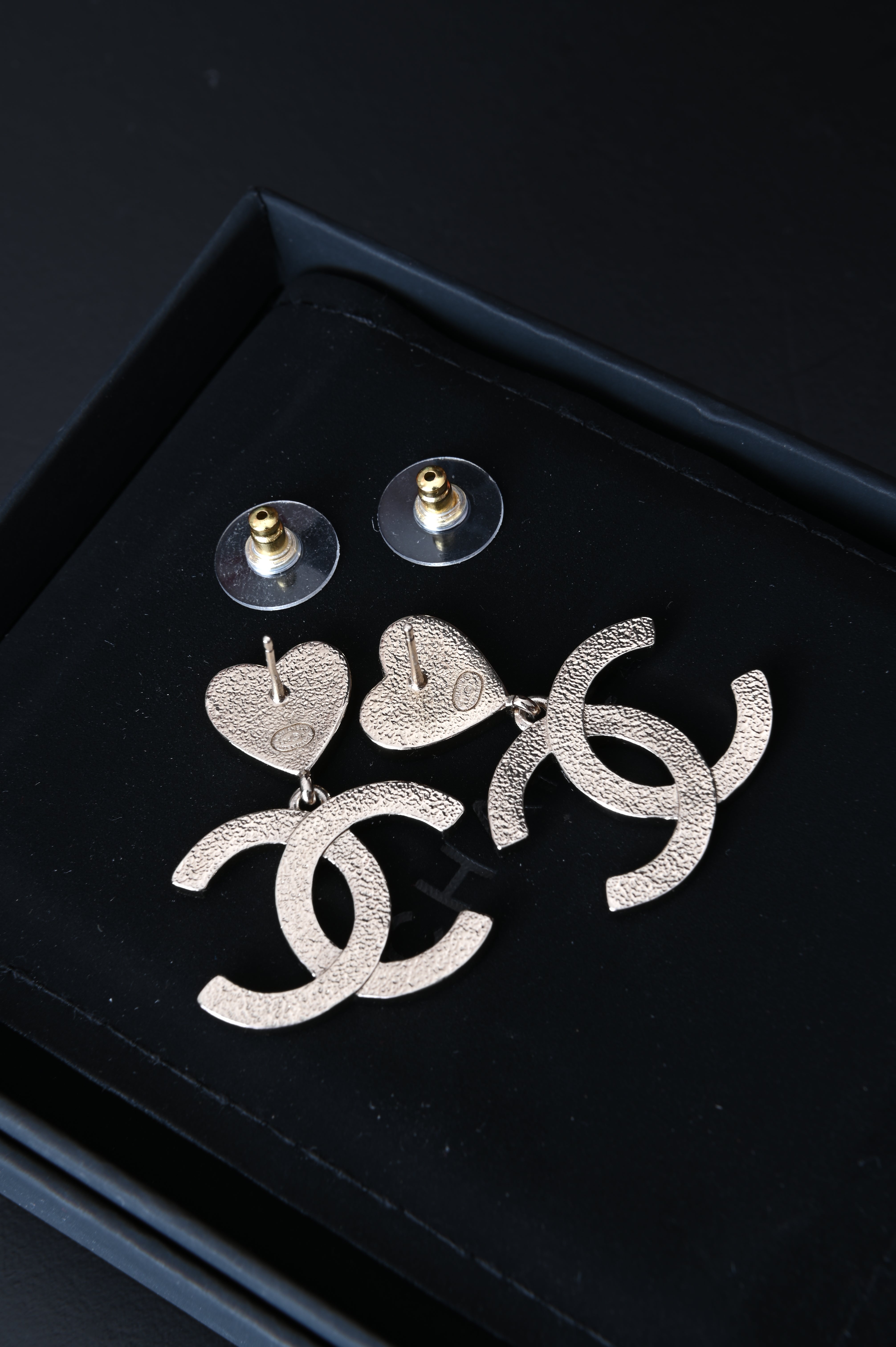 Chanel 24A CC heart earrings