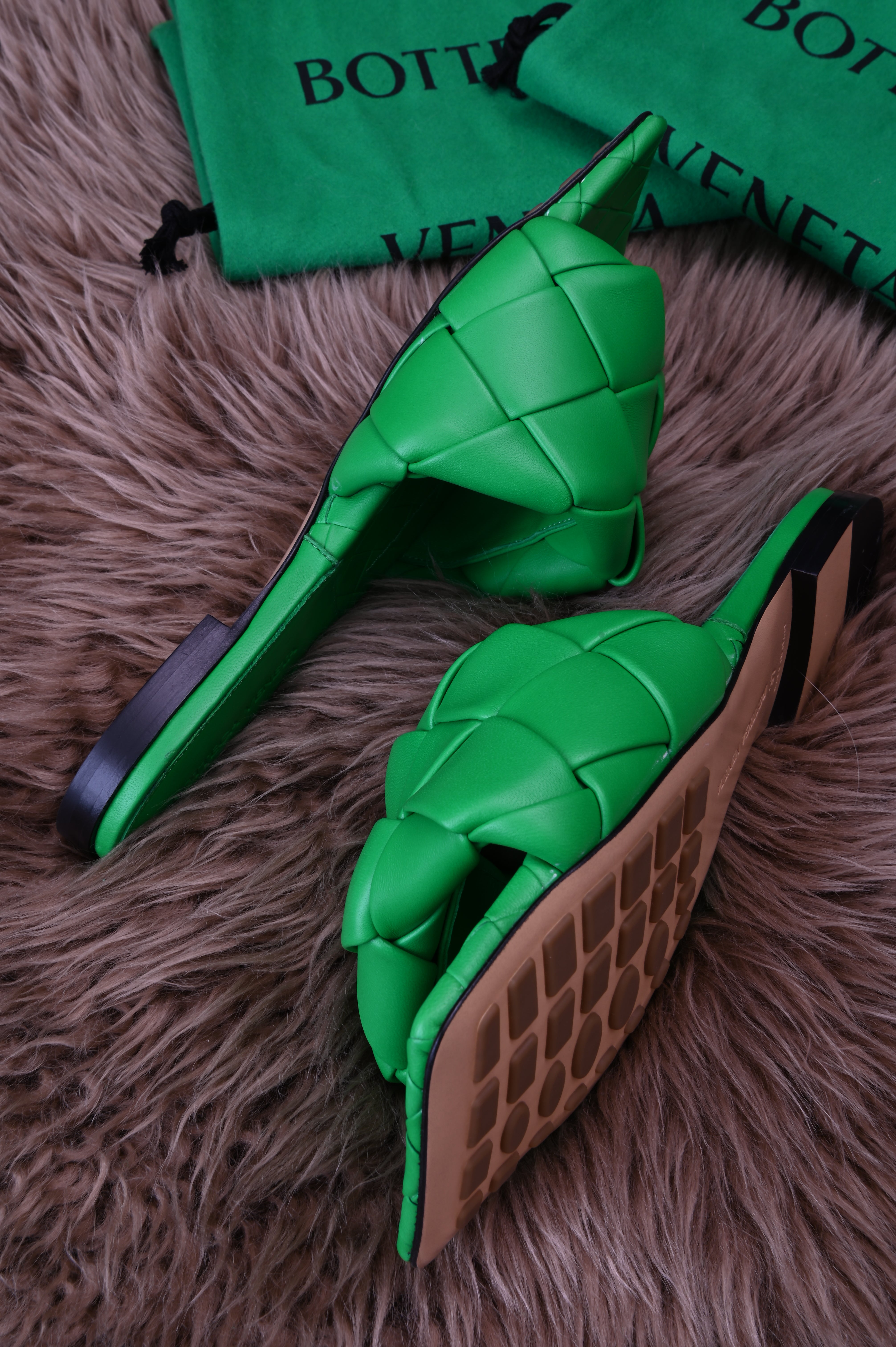 Bottega Veneta Lido sandals in Green