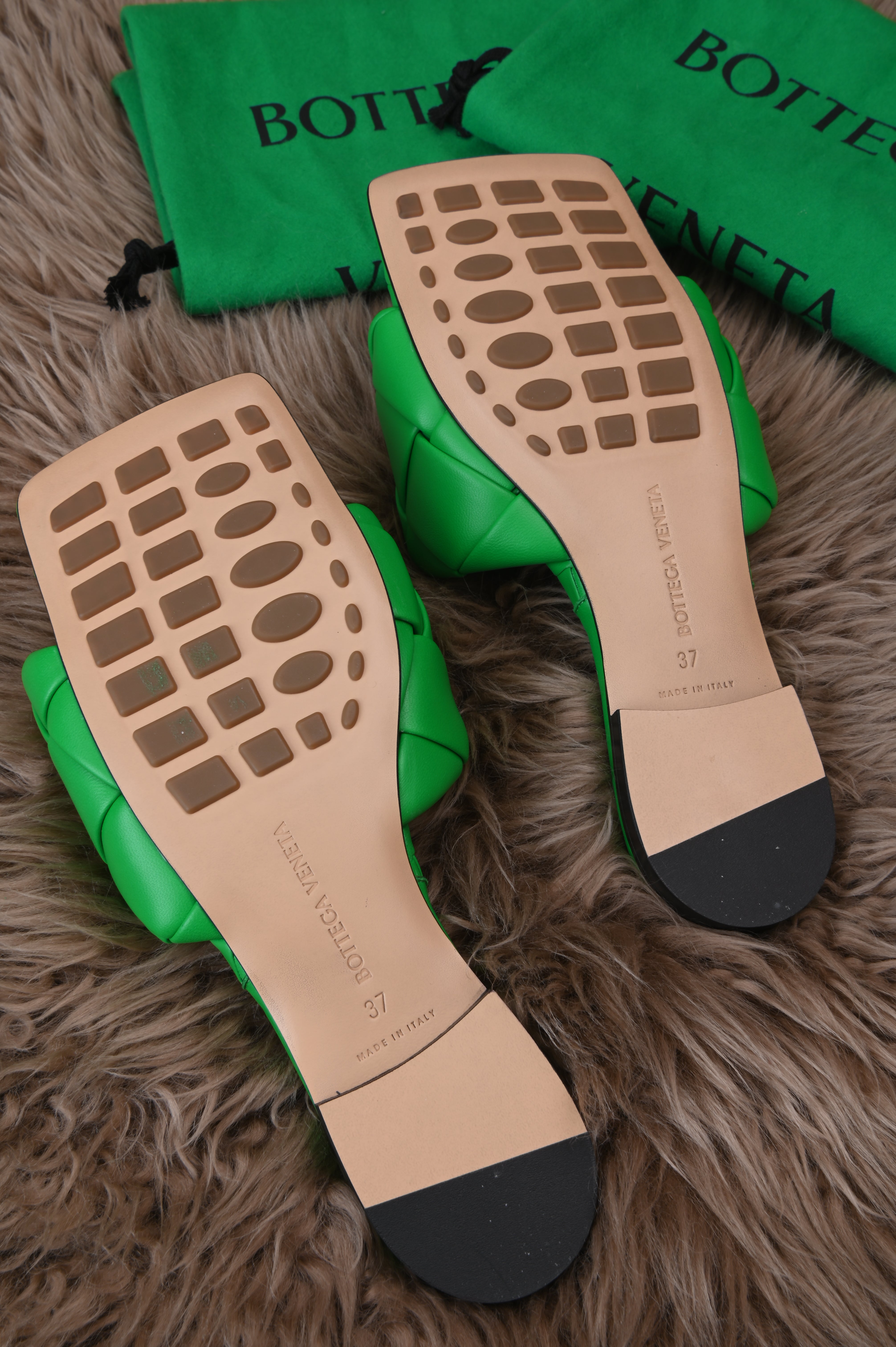 Bottega Veneta Lido sandals in Green