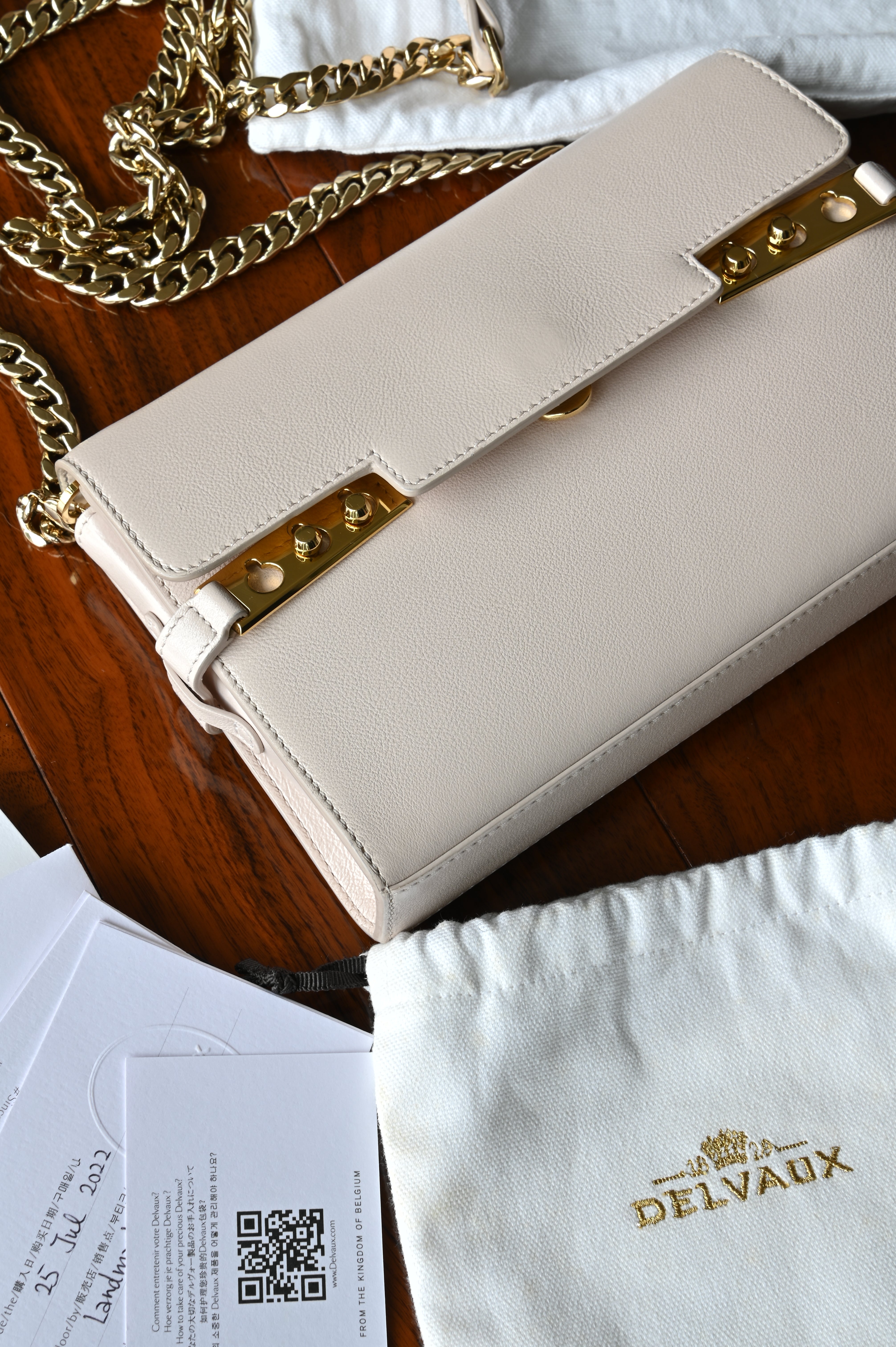 Delvaux Sesame Tempête Chain Shoulder Bag corner