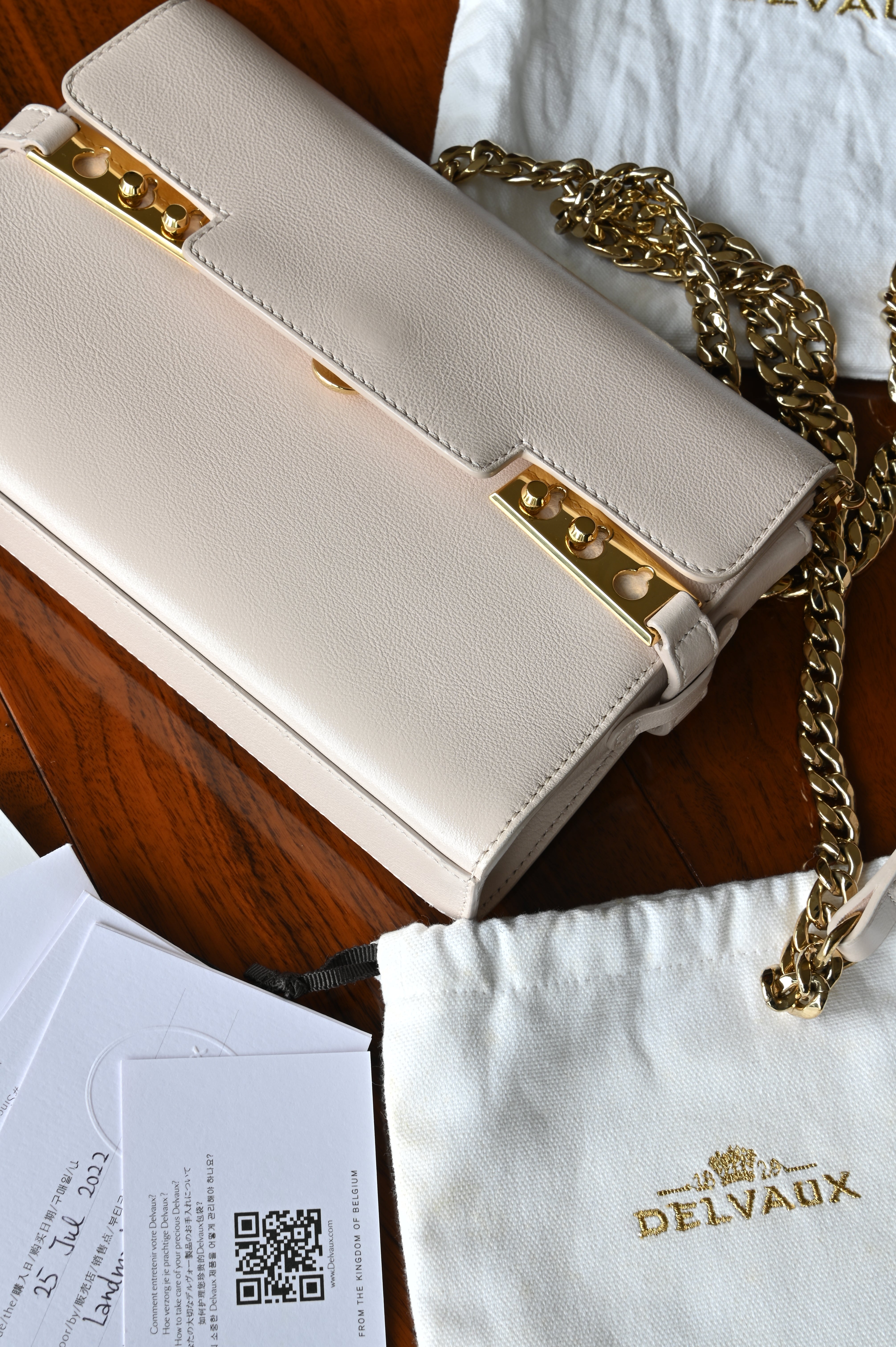 Delvaux Sesame Tempête Chain Shoulder Bag corner four