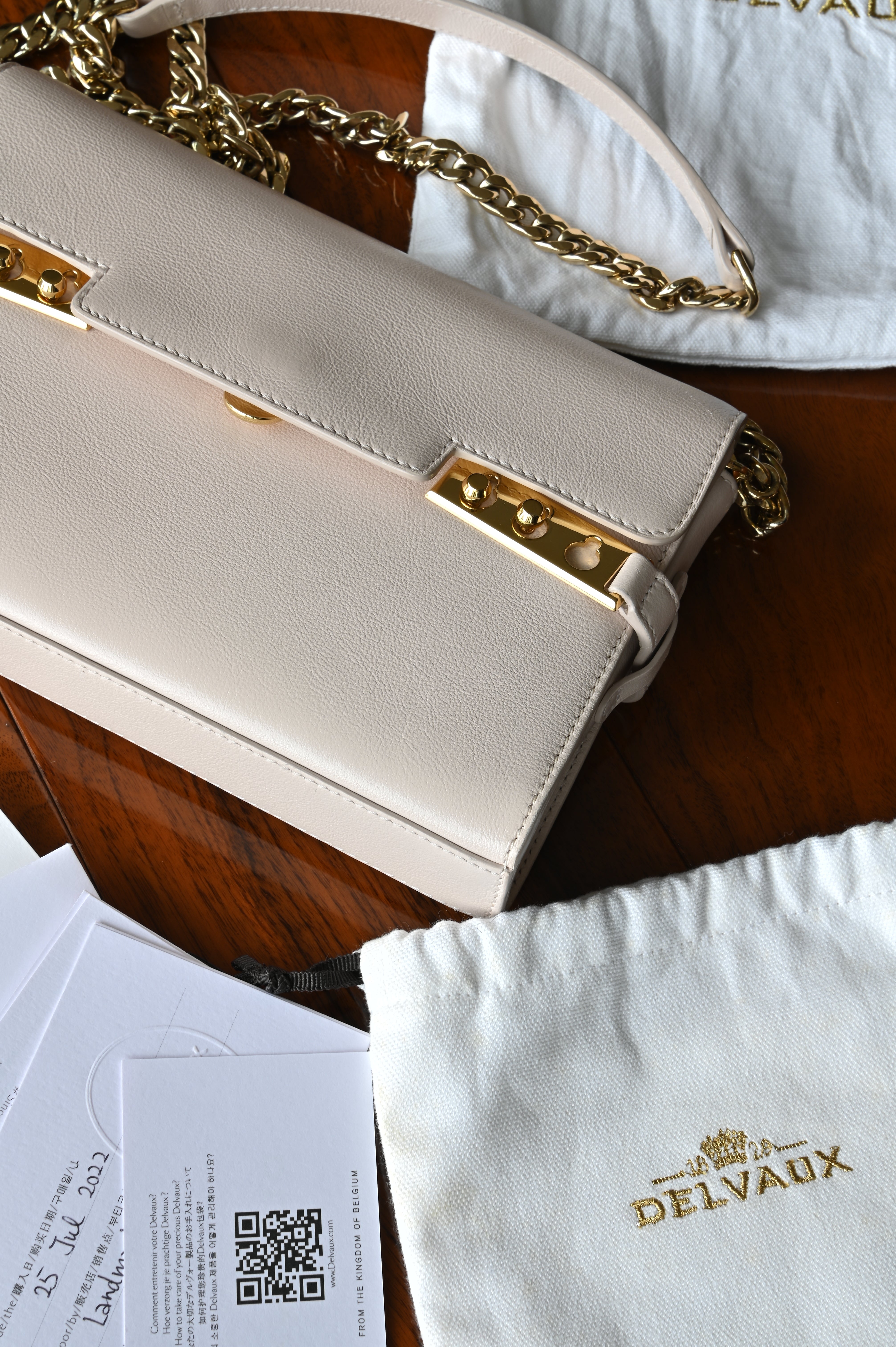 Delvaux Sesame Tempête Chain Shoulder Bag corner three