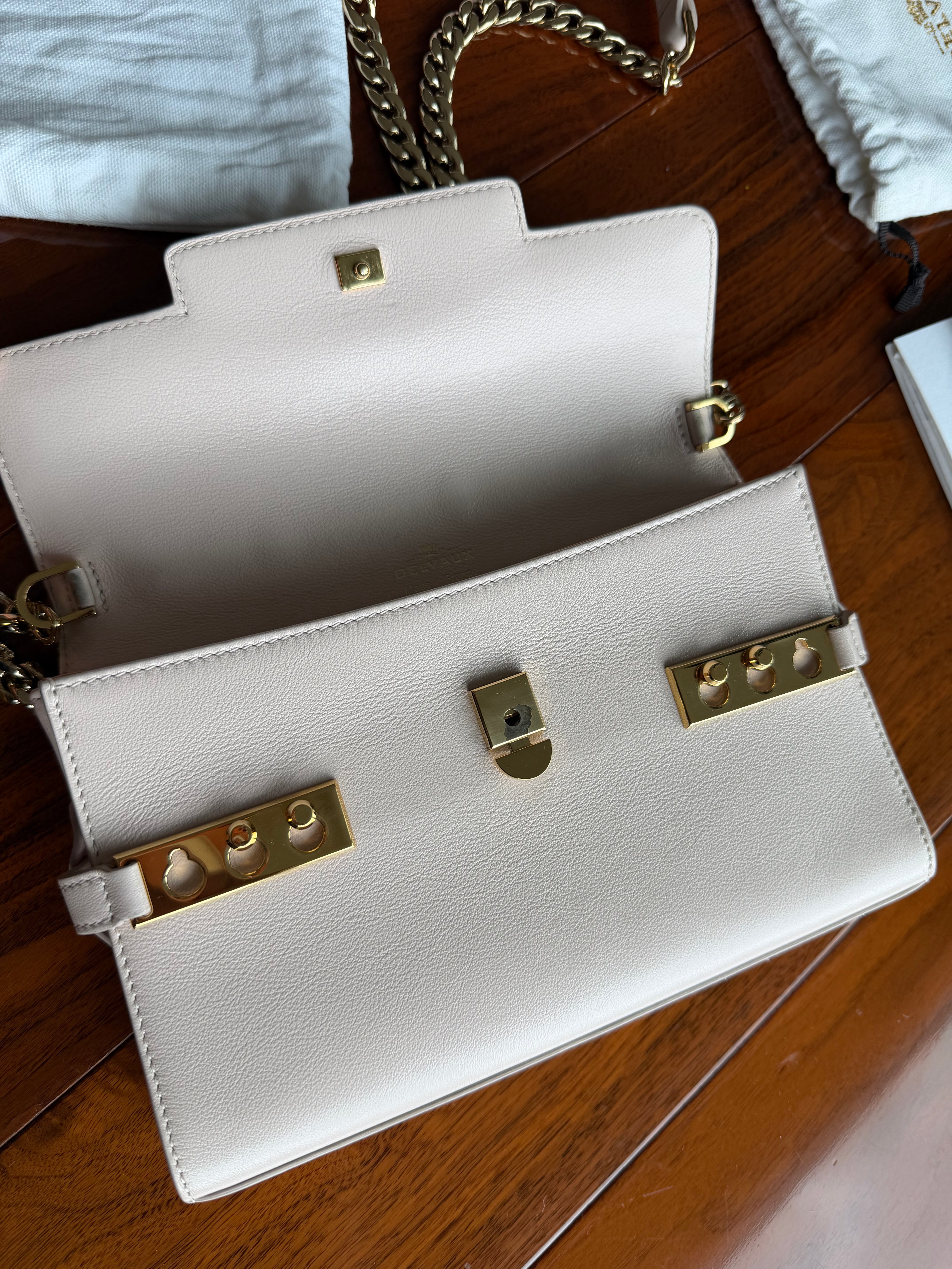 Delvaux Sesame Tempête Chain Shoulder Bag open