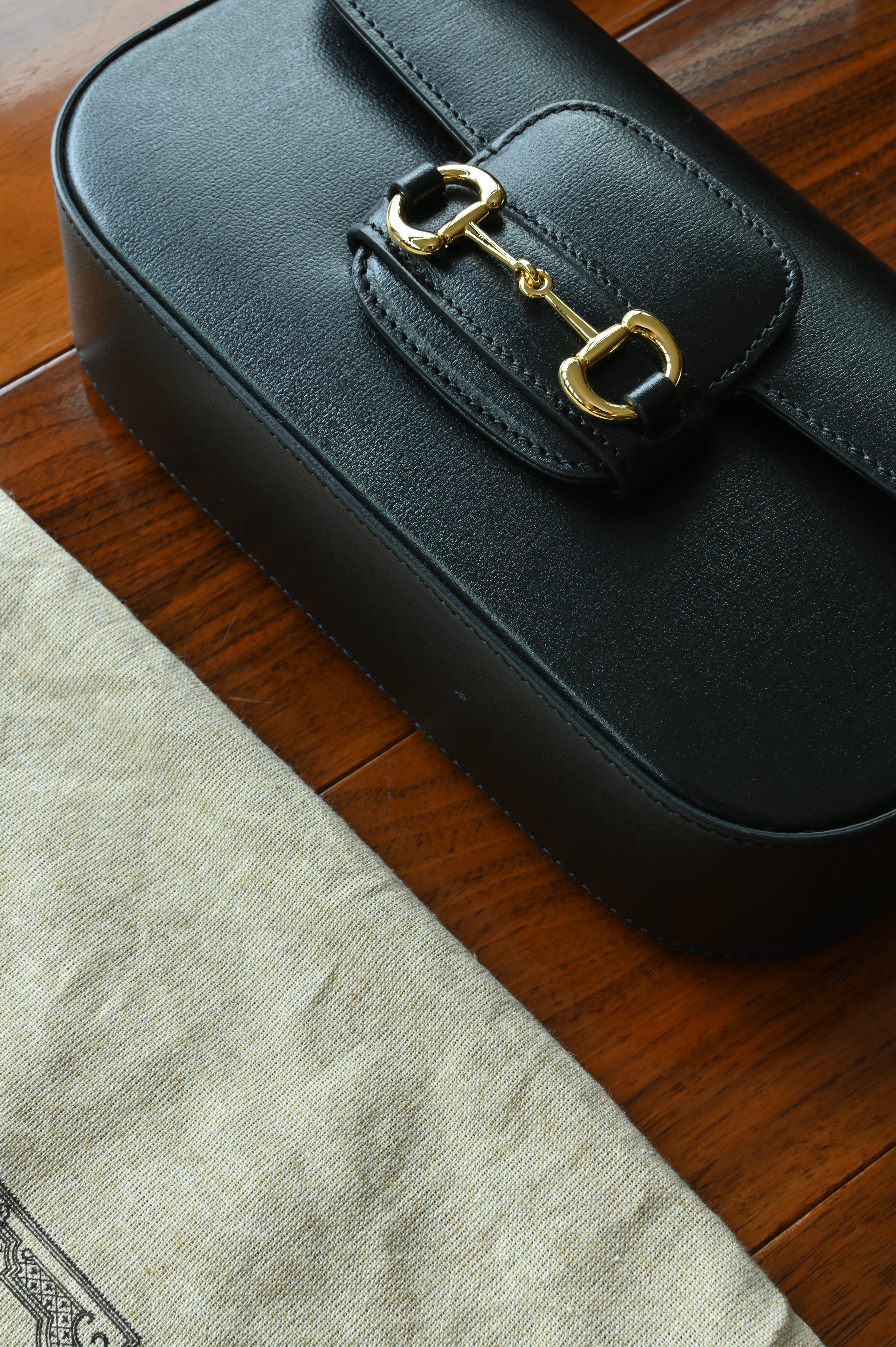GUCCI HORSEBIT 1955 Handbag in Black bottom