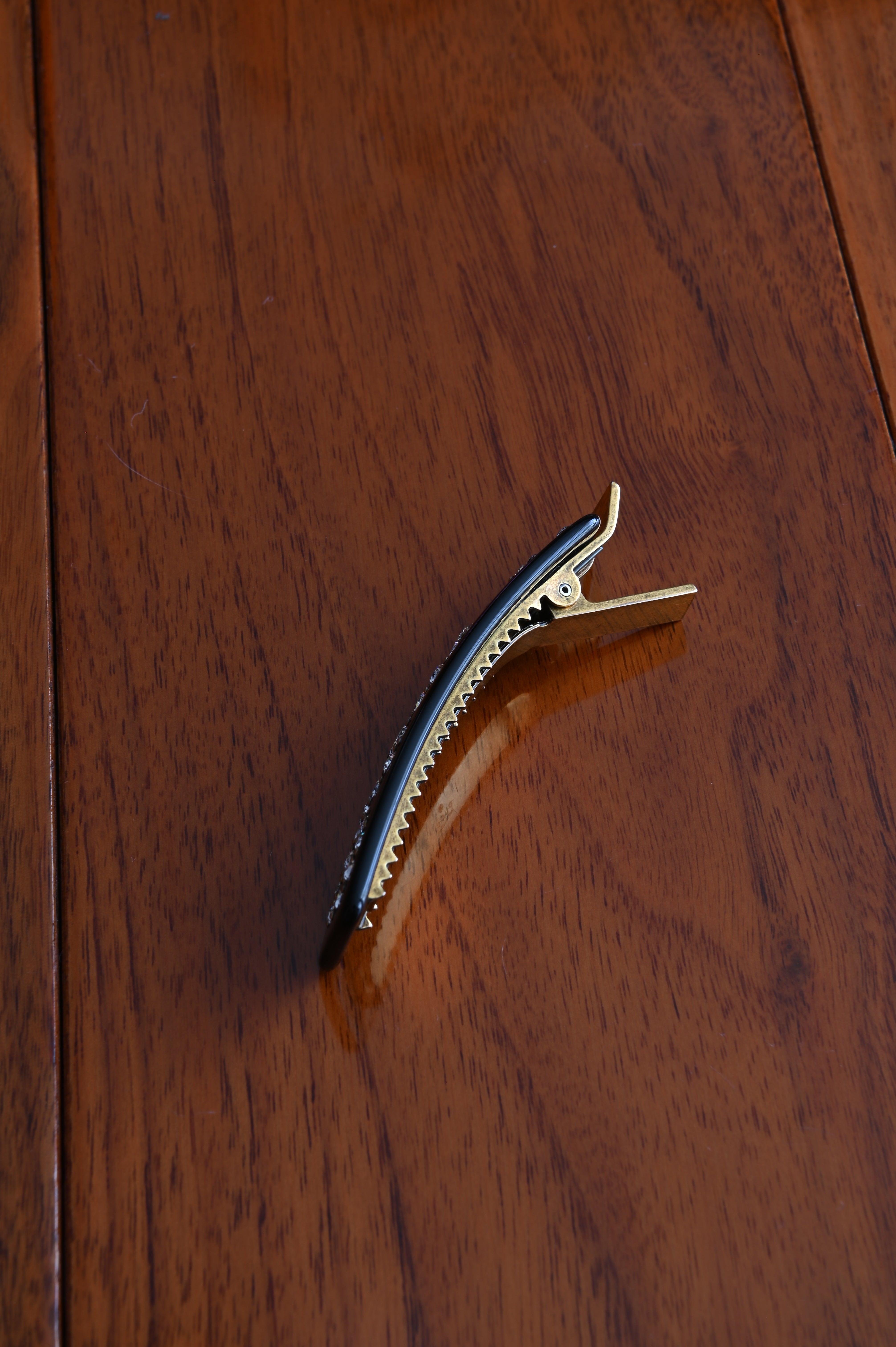 GUCCI Rhinestone Hair Clip Resin side two