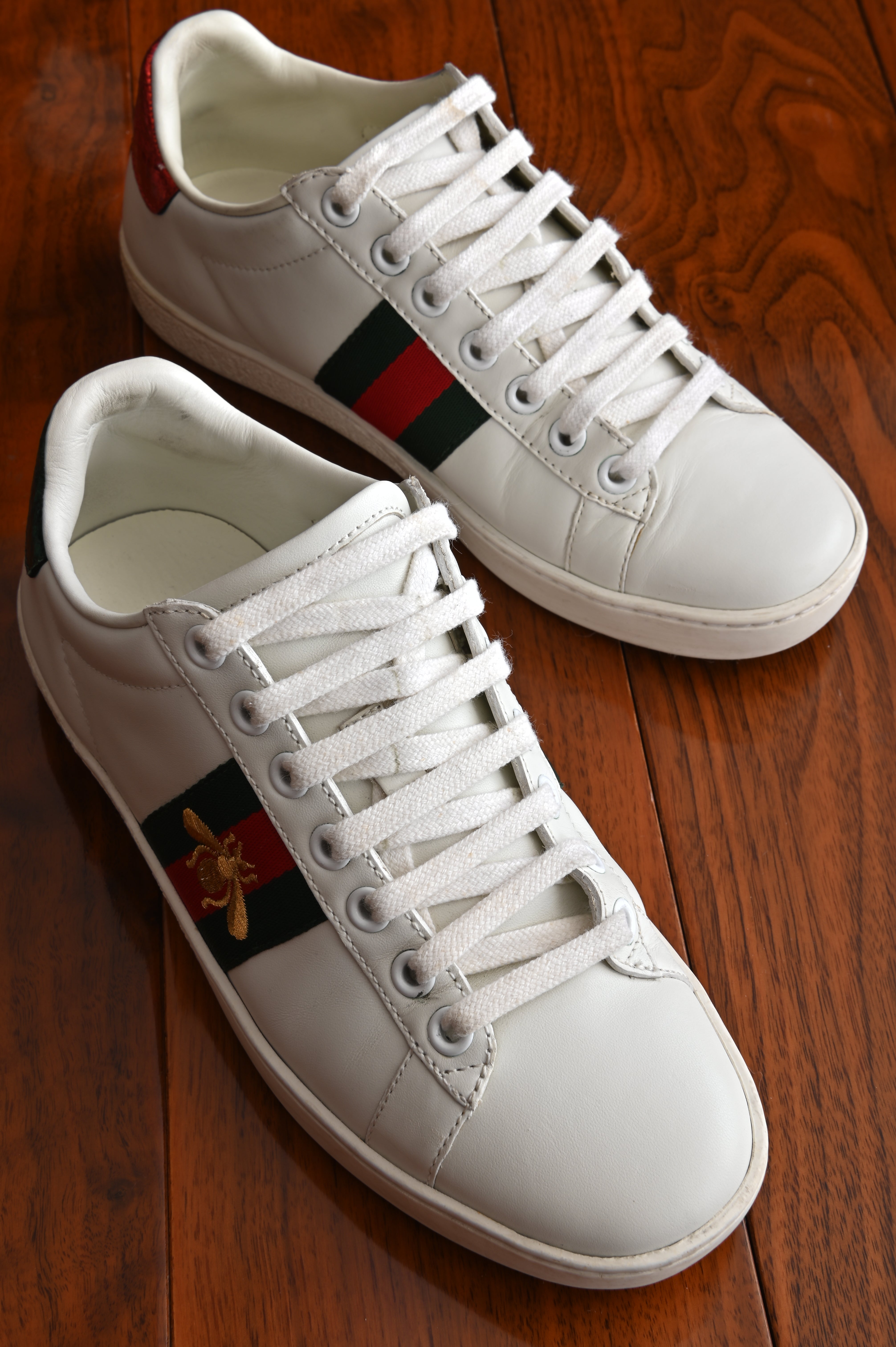 Gucci Ace low-top sneakers White Leather with Green Red Web stripe gold Embroidered Bee front