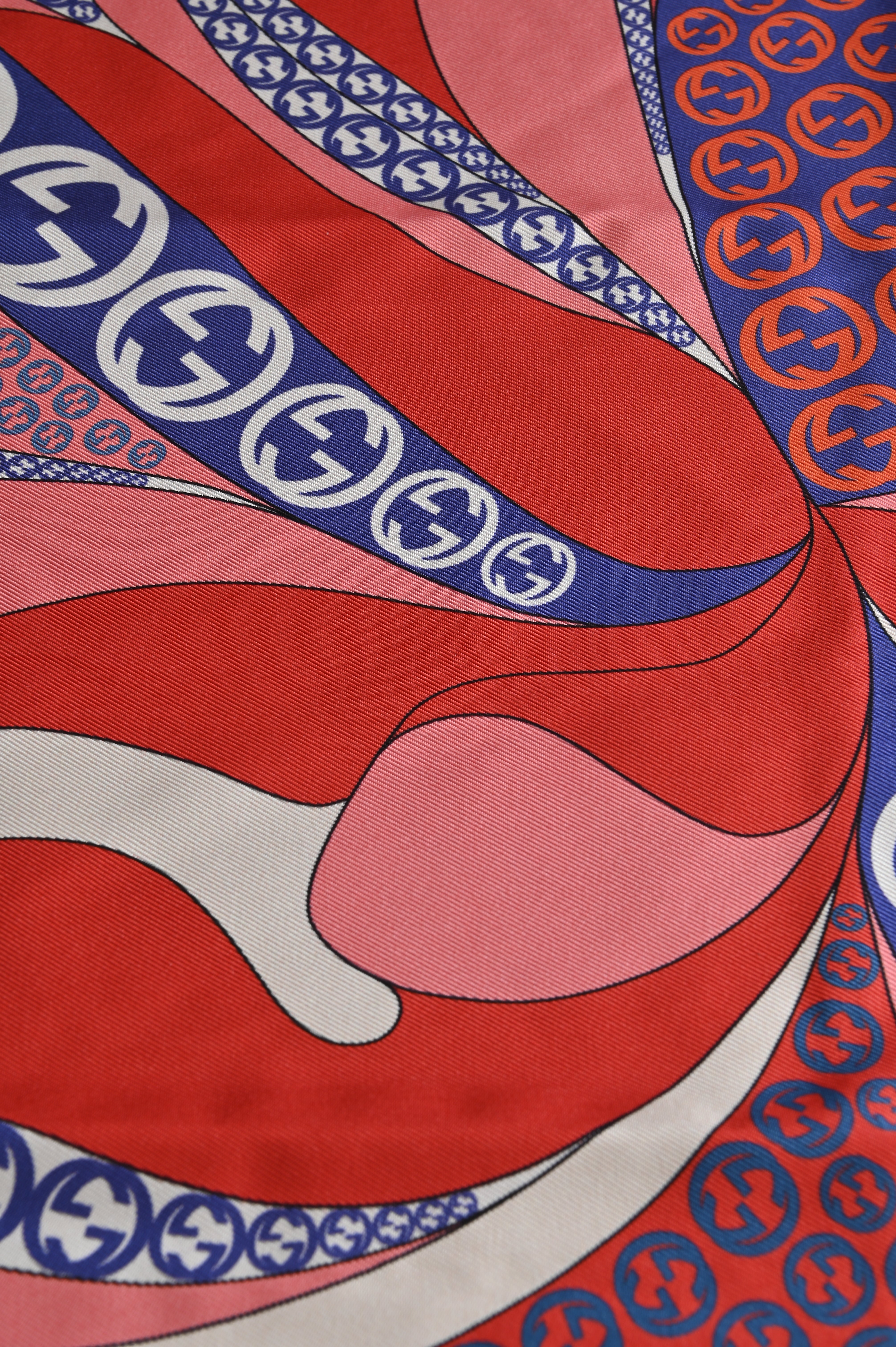 Gucci Bauhinia flower Silk Scarf details