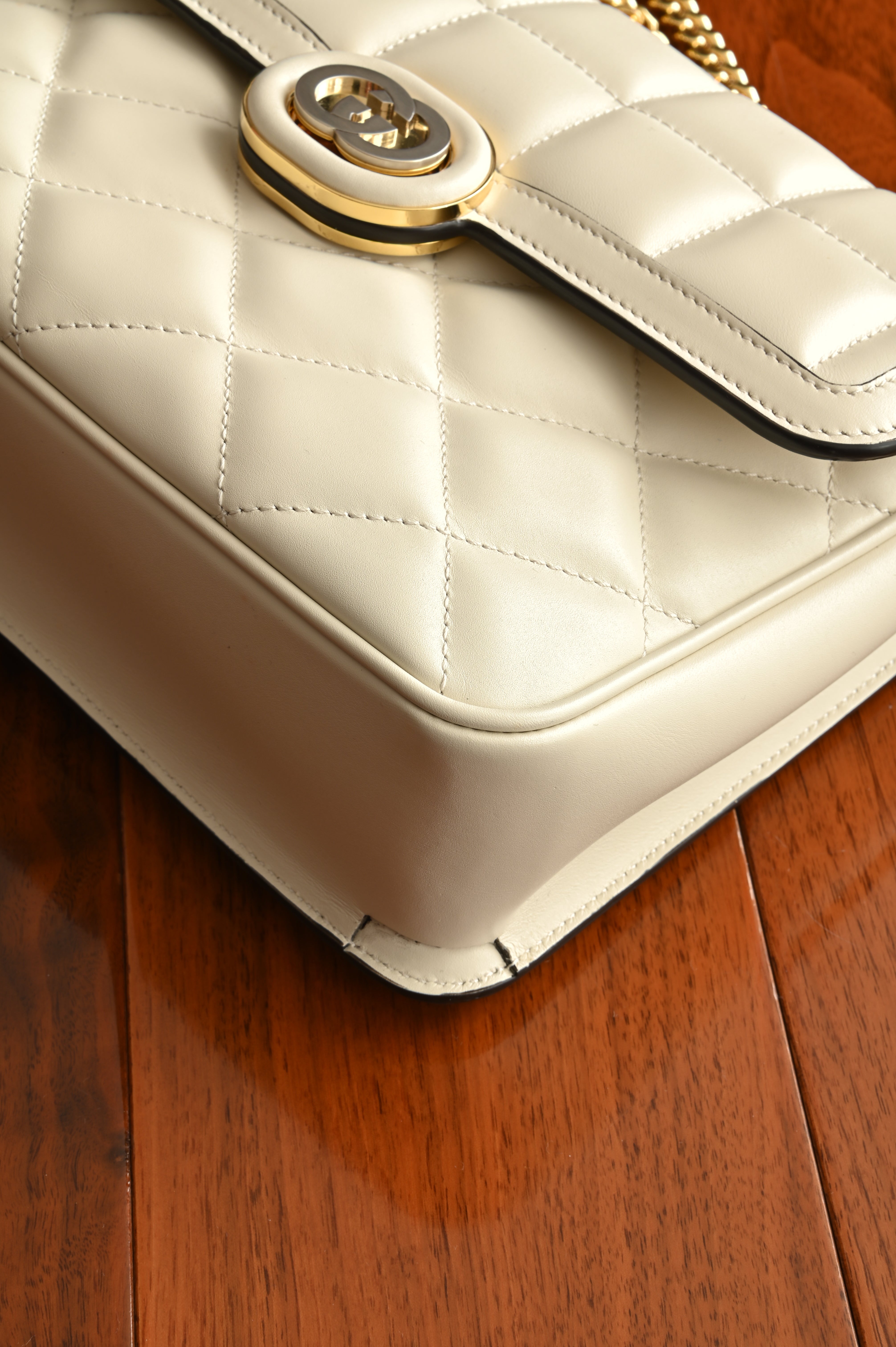 Gucci Deco Small Shoulder Bag in White Quilted Calf leather with Gold Silver-toned Lock corner two