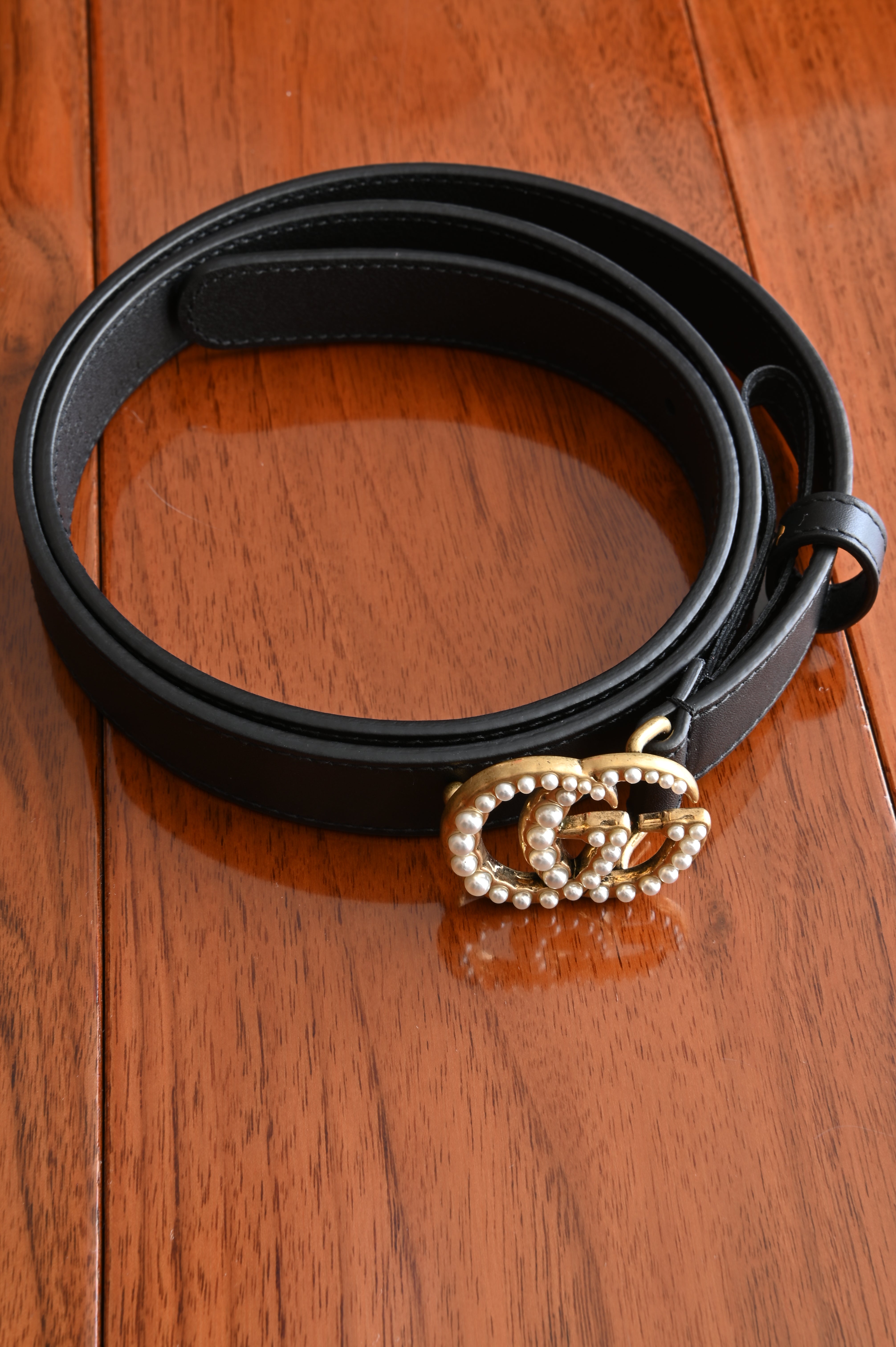 Gucci GG belt with pearl in Gold hardware and black calf front