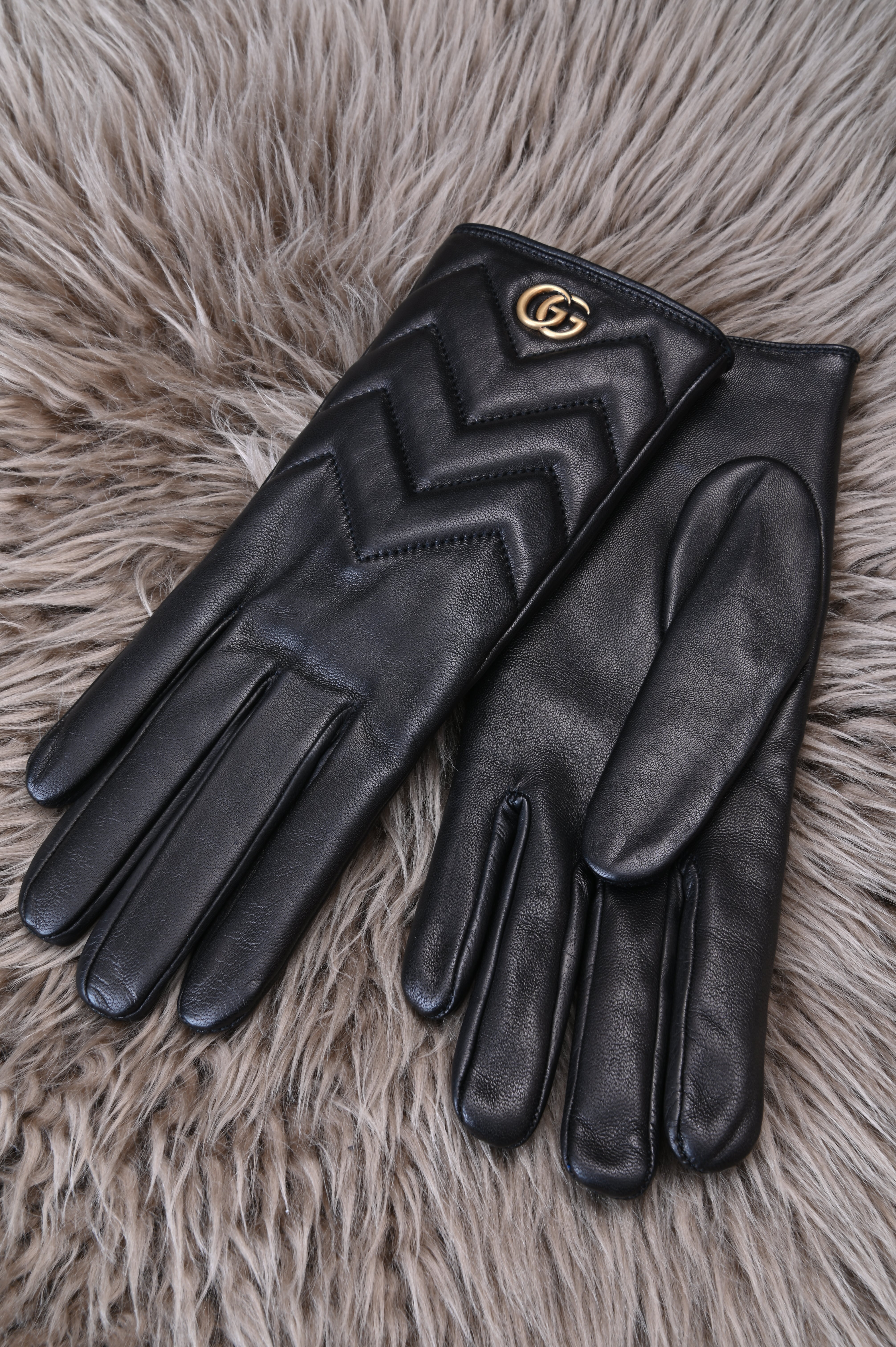 Gucci GG marmont gloves in black
