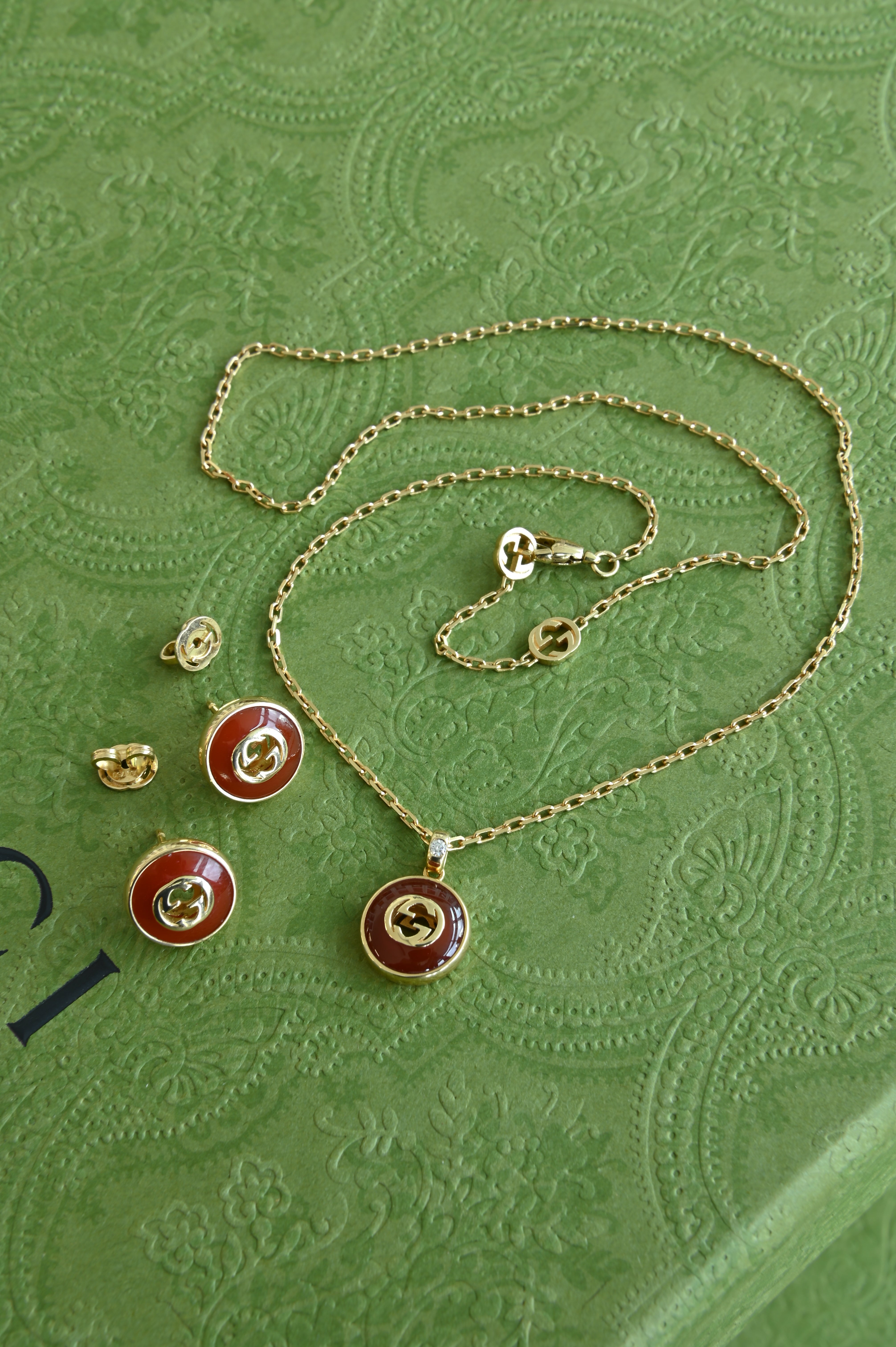 Gucci Interlocking G Fine Jewellery Set in 18K Yellow Gold, Agate & Diamond