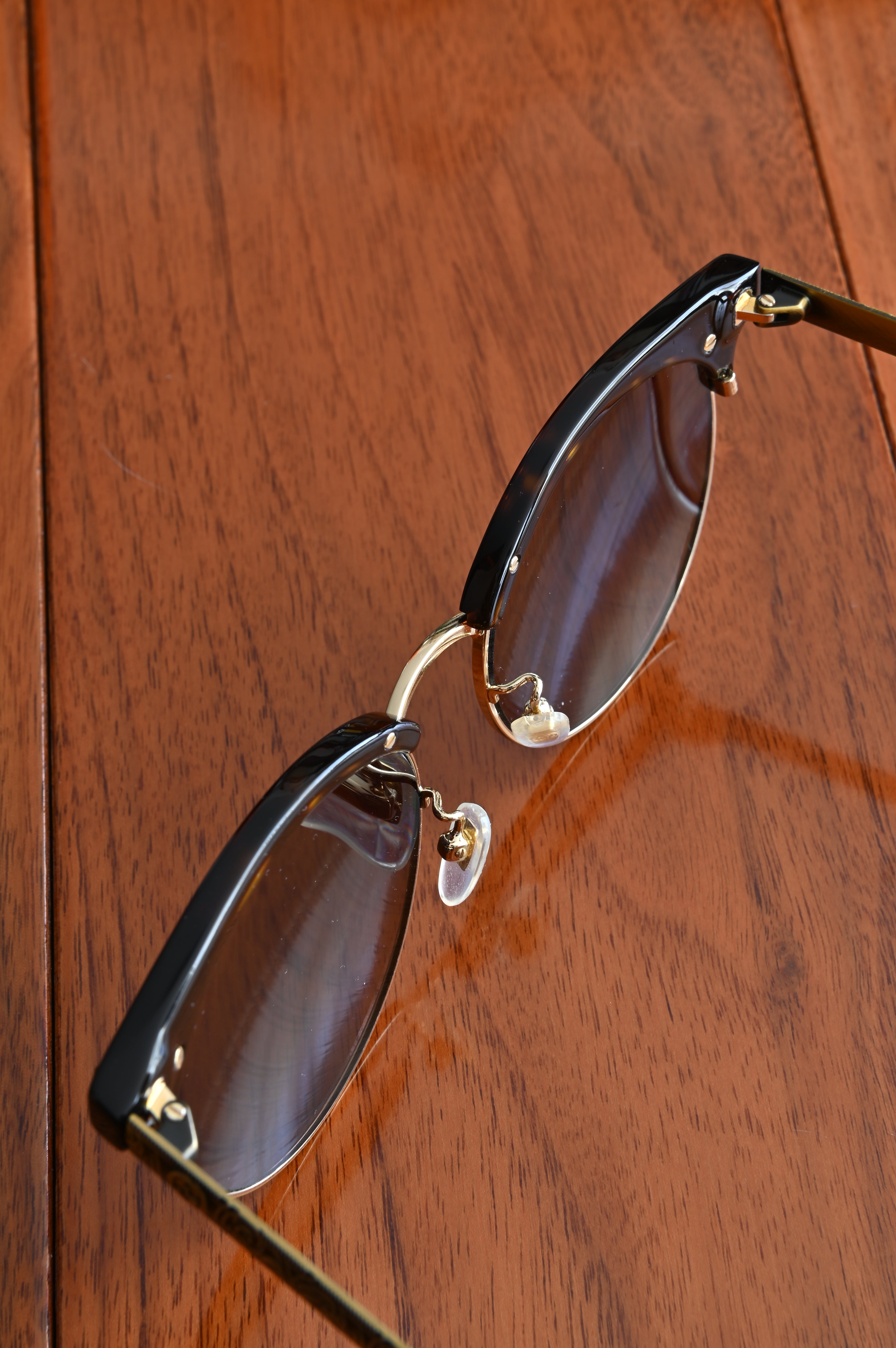 Gucci Tiger detail Cats-eye sunglasses top