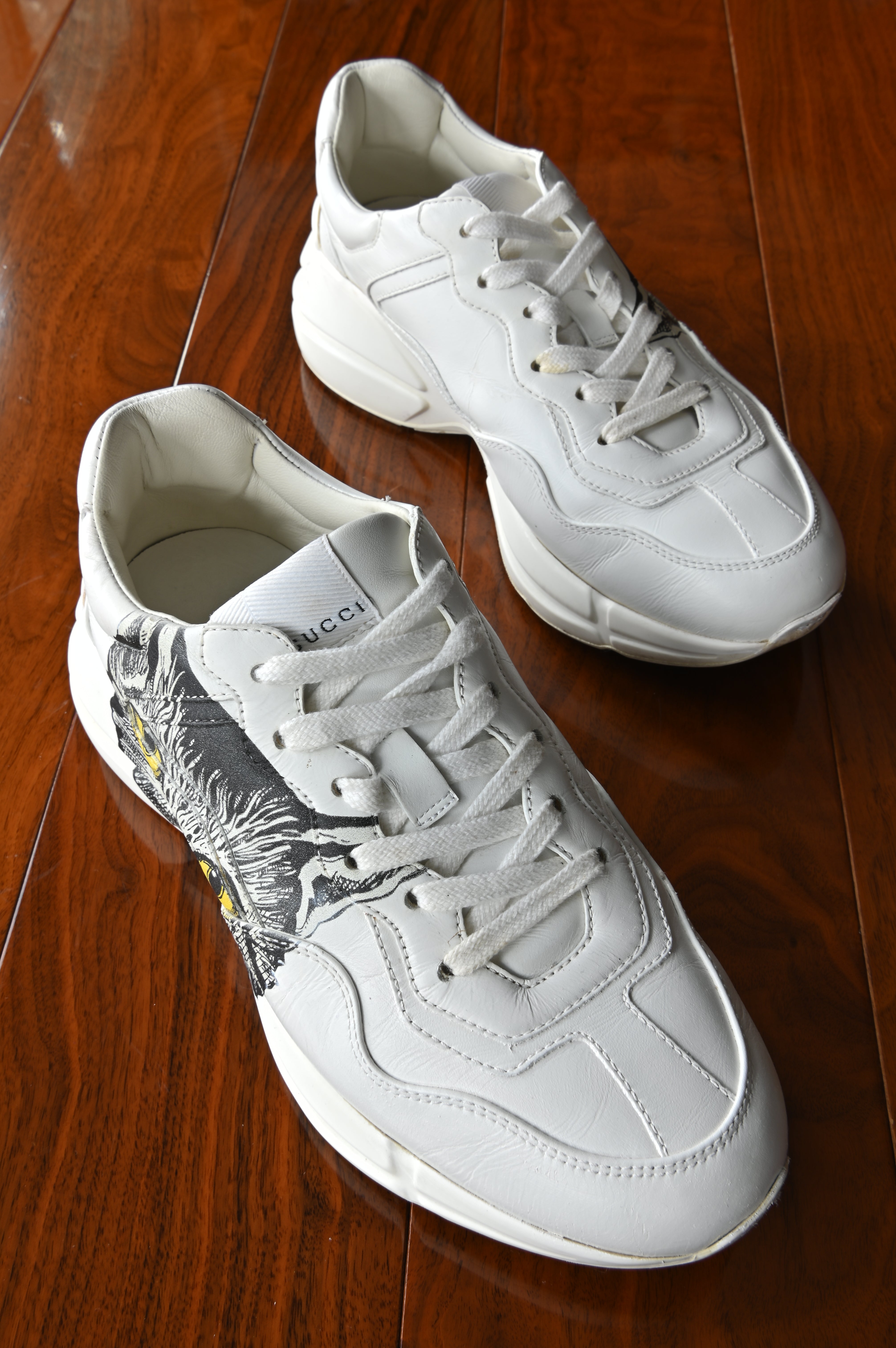 Authentic preloved Gucci White Rhyton Cat Sneakers in white leather with signature cat graphic – main view