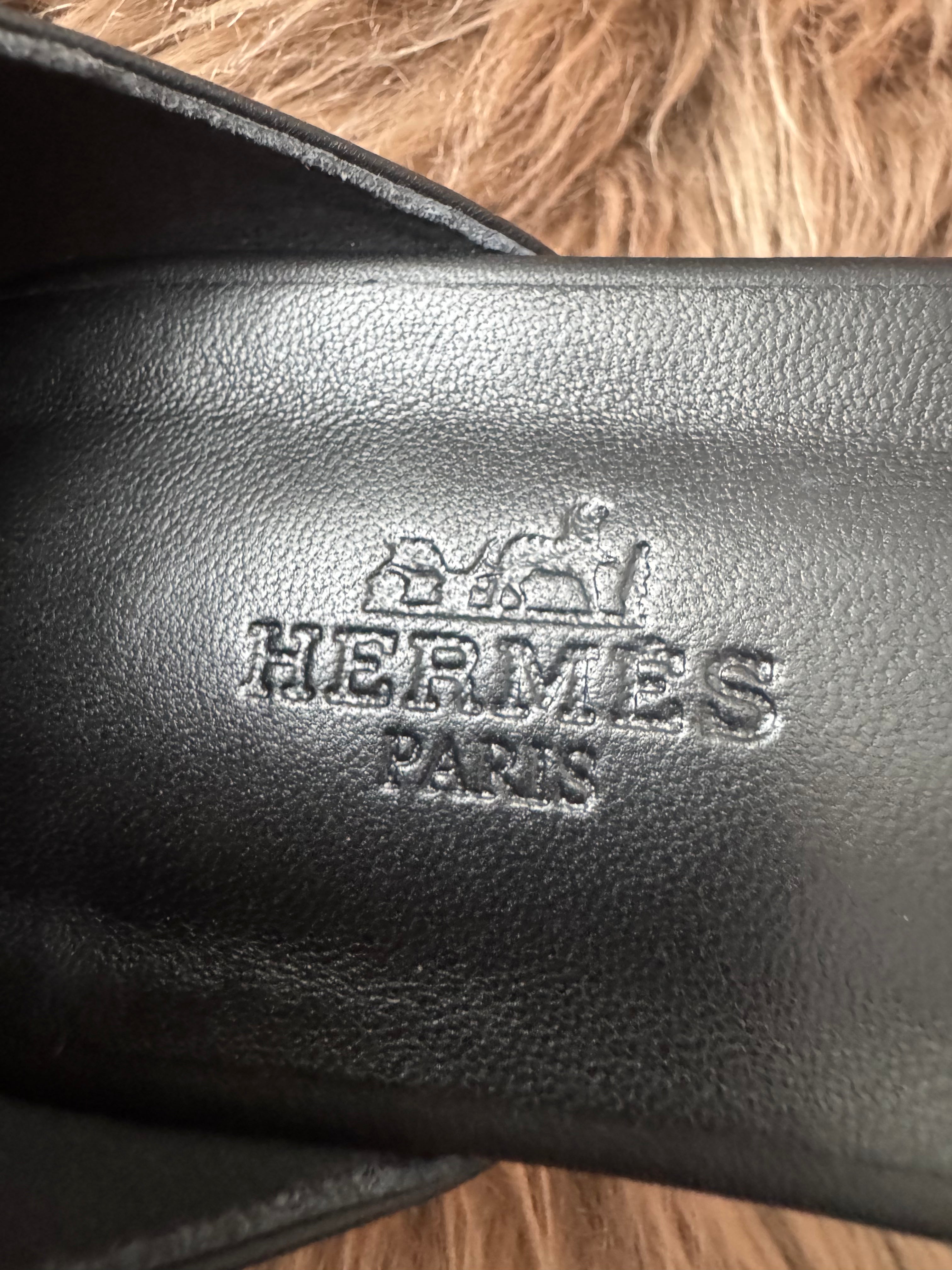 Hermes Desiree Sandal logo