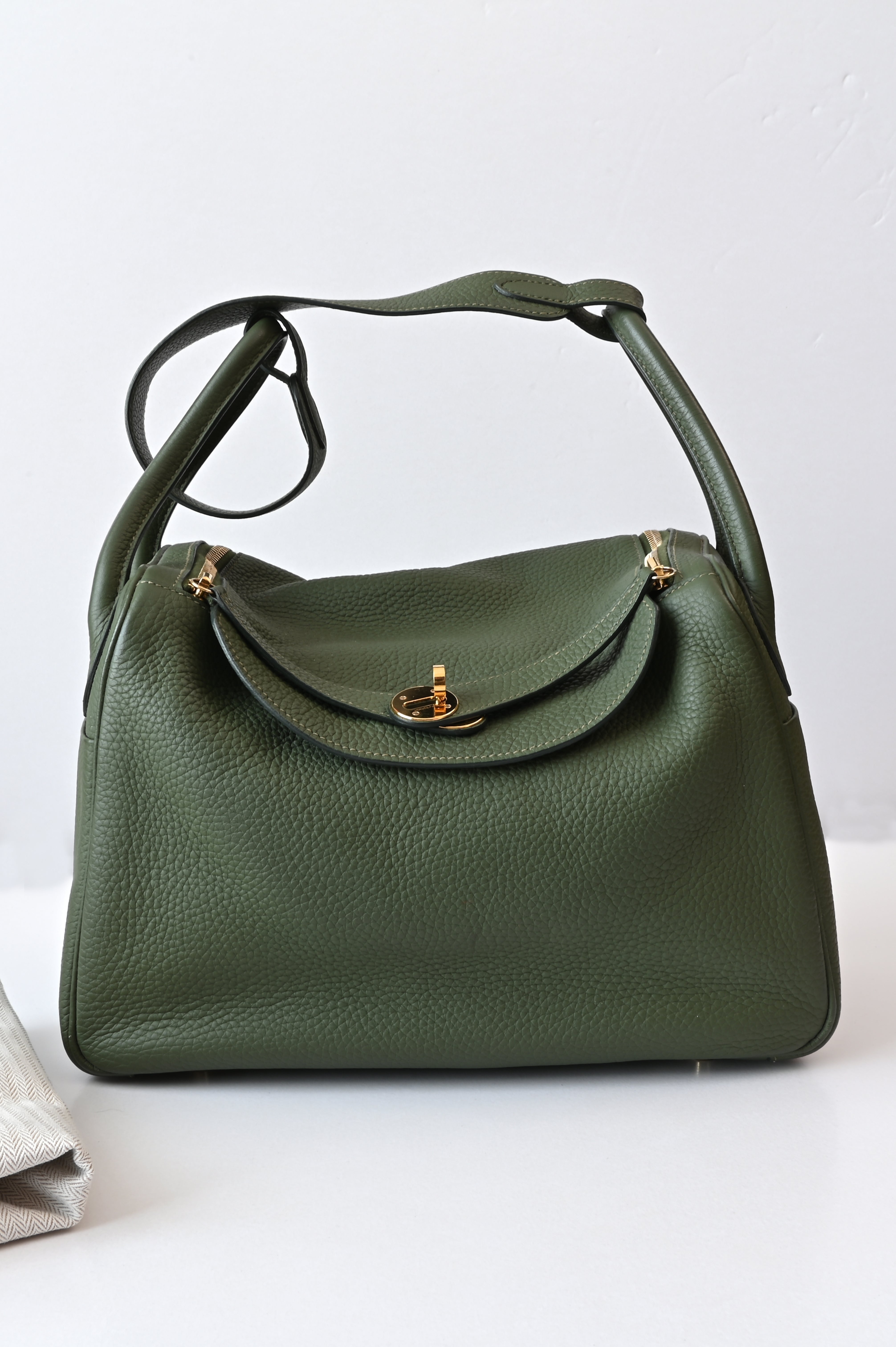 Hermes Lindy Taurillon Clemence 30 in Olive green and gold hardware