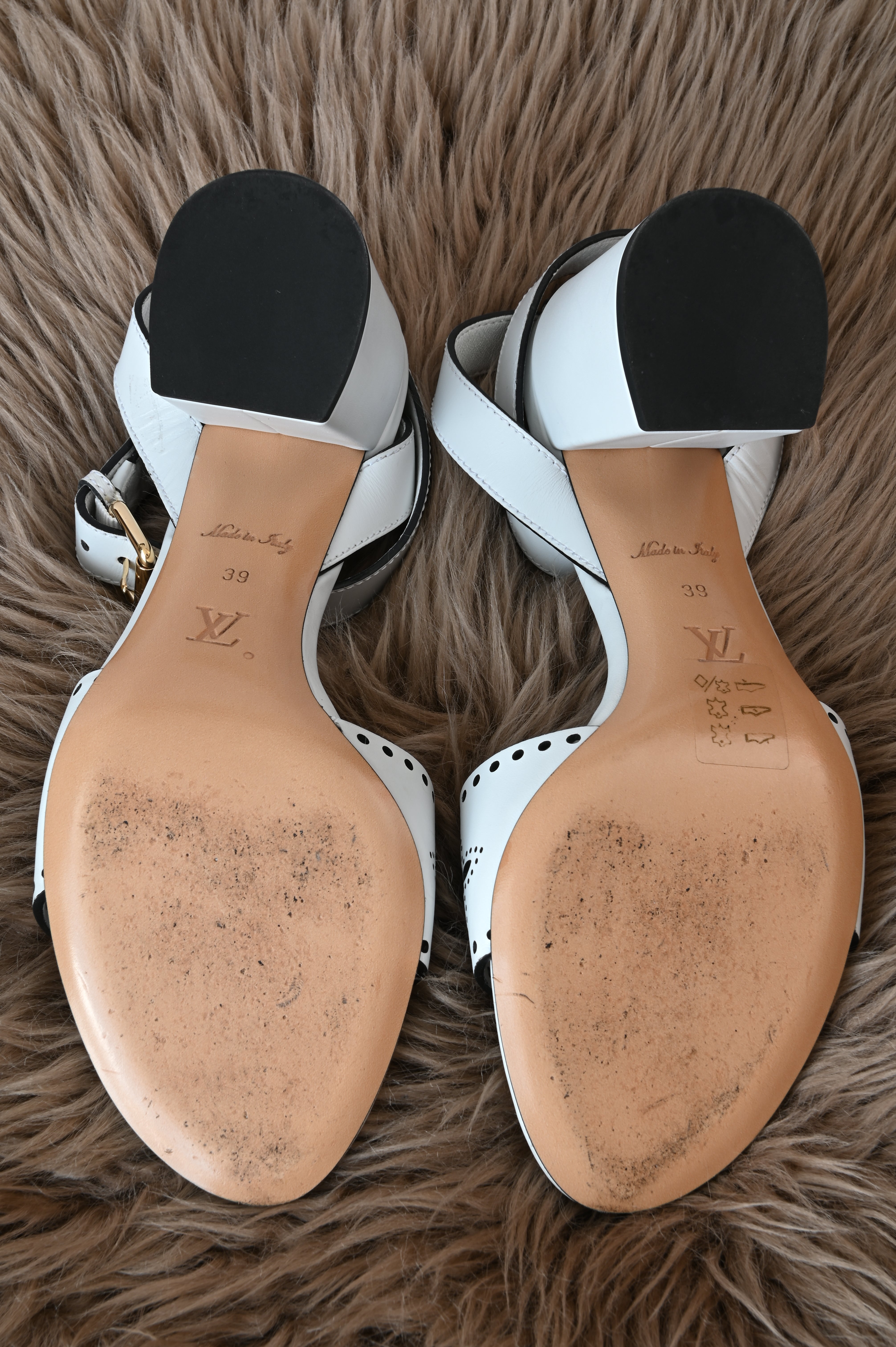 Louis Vuitton Horizon Line in white bottom