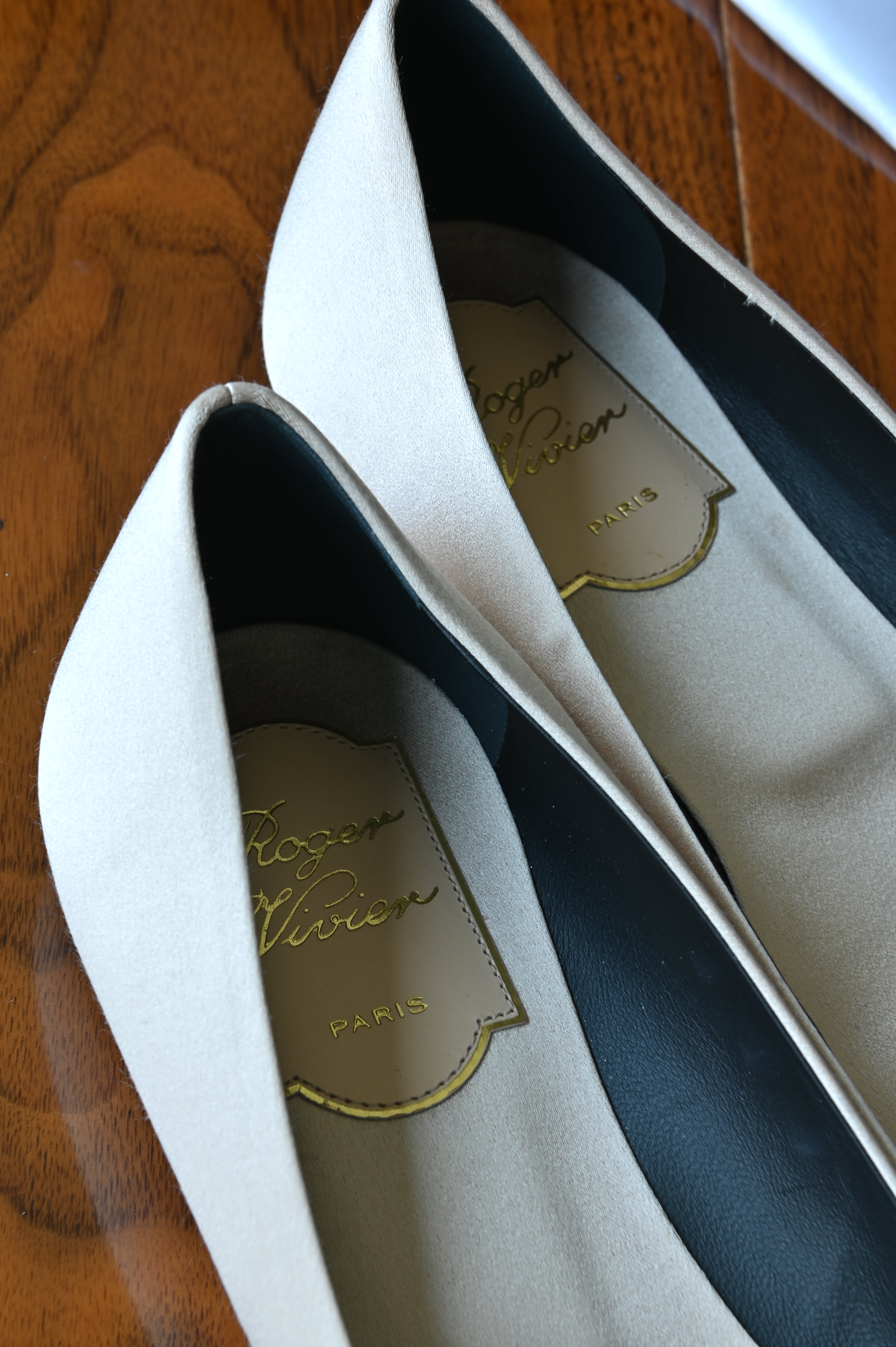 Roger Vivier Beige Satin Crystal Buckle Pumps logo