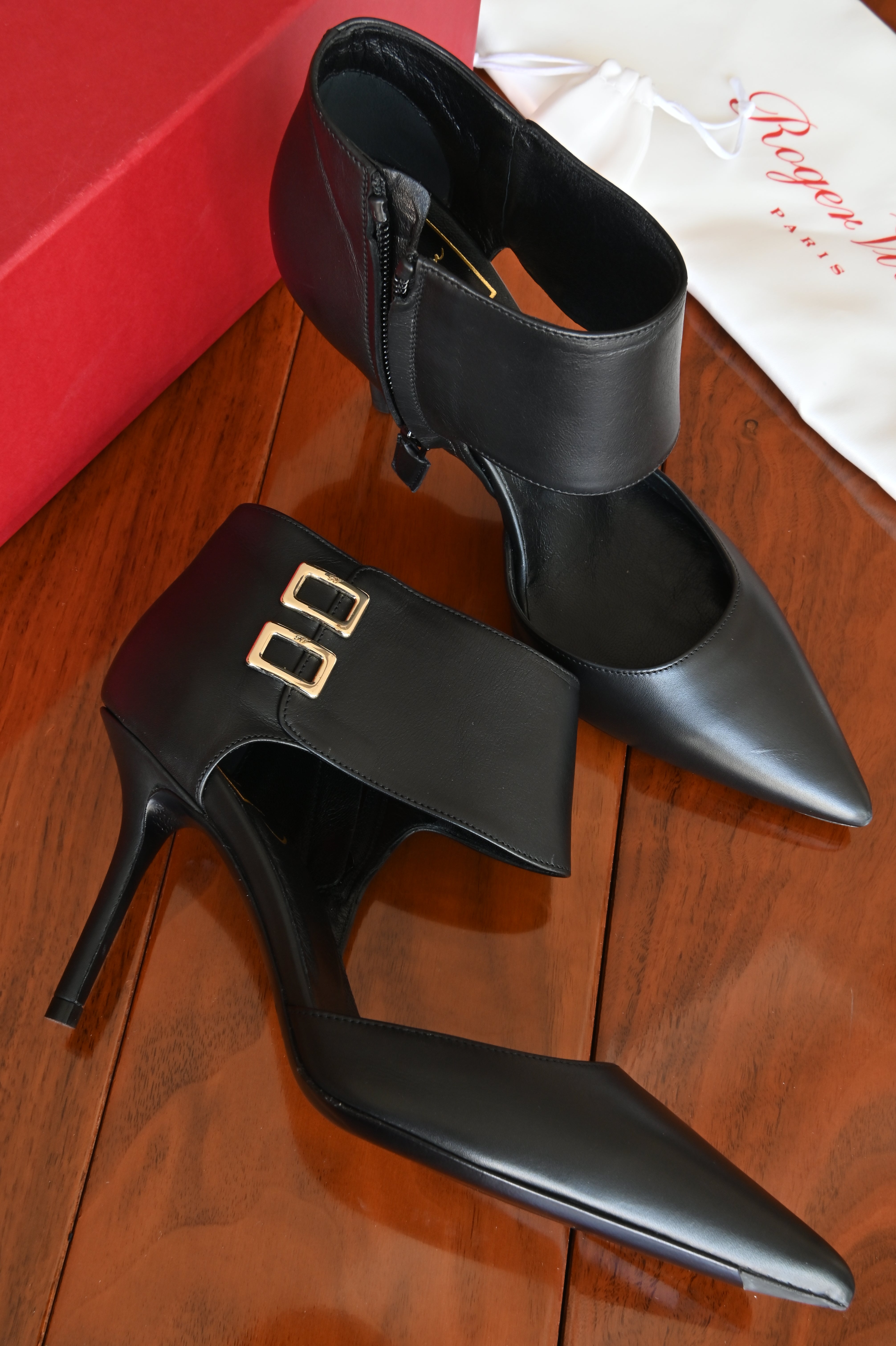 Roger Vivier Black Gold High Heels left