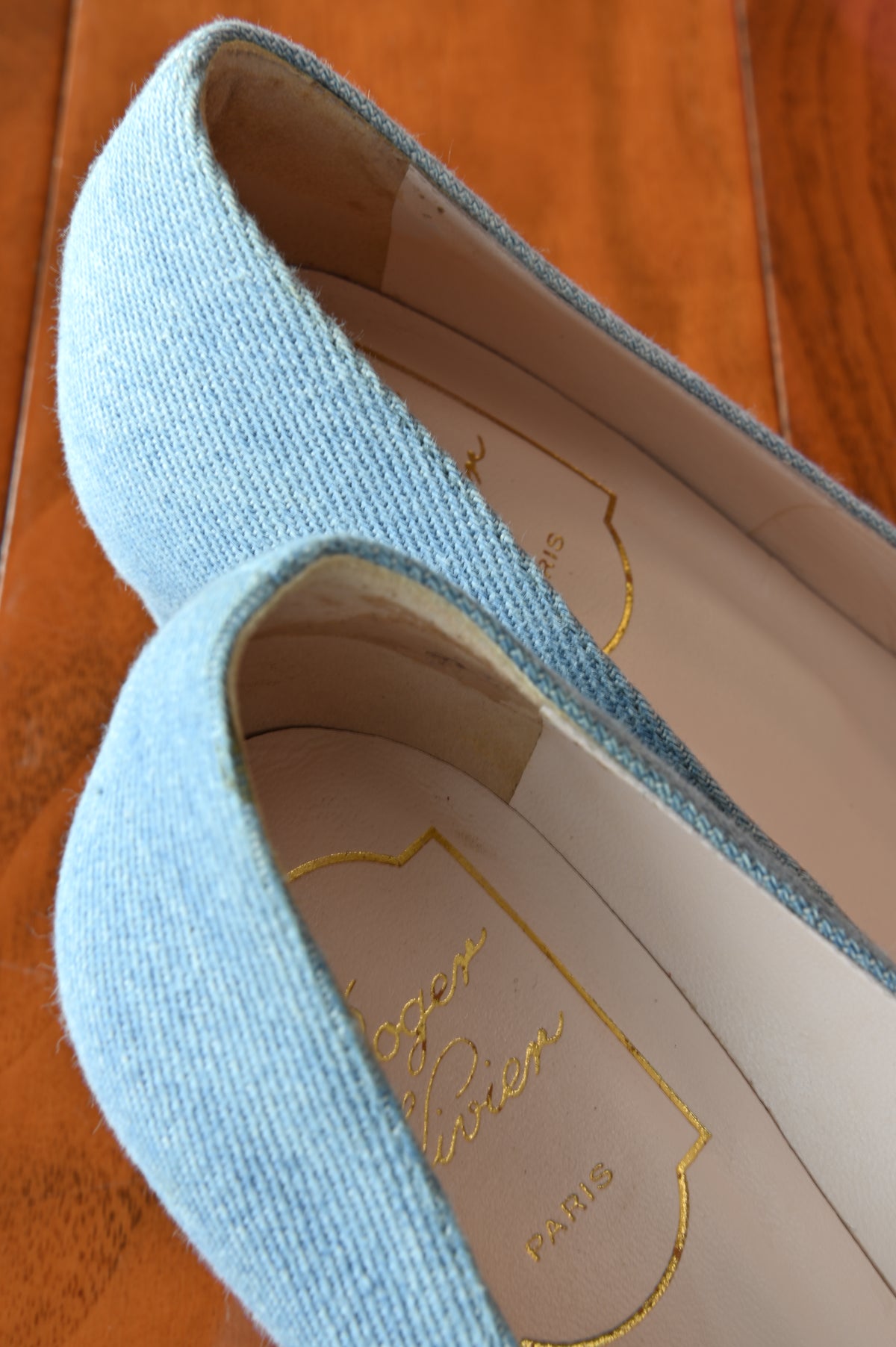 Roger Vivier Light Blue Denim Trompette Pumps back