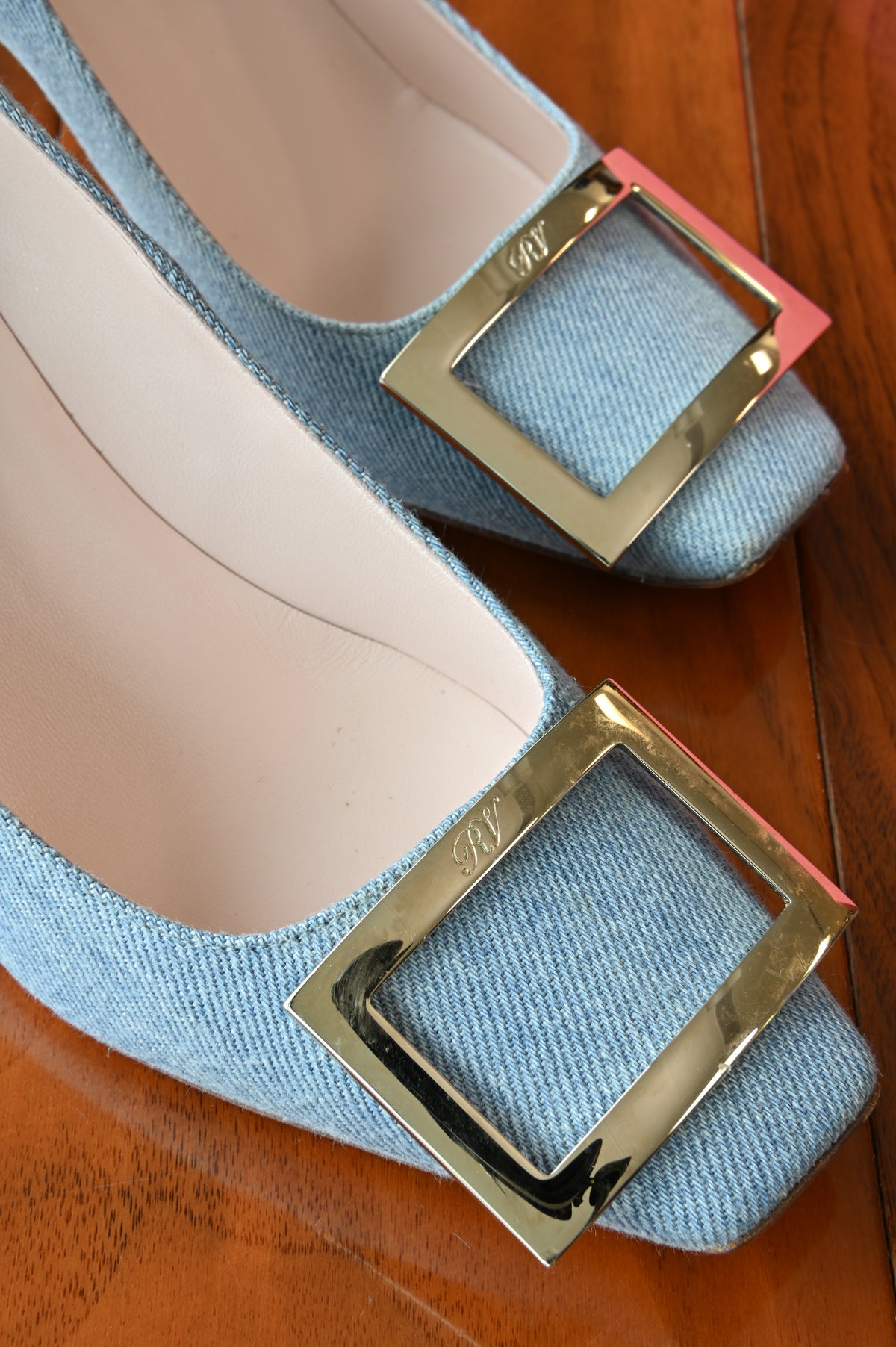Roger Vivier Light Blue Denim Trompette Pumps front
