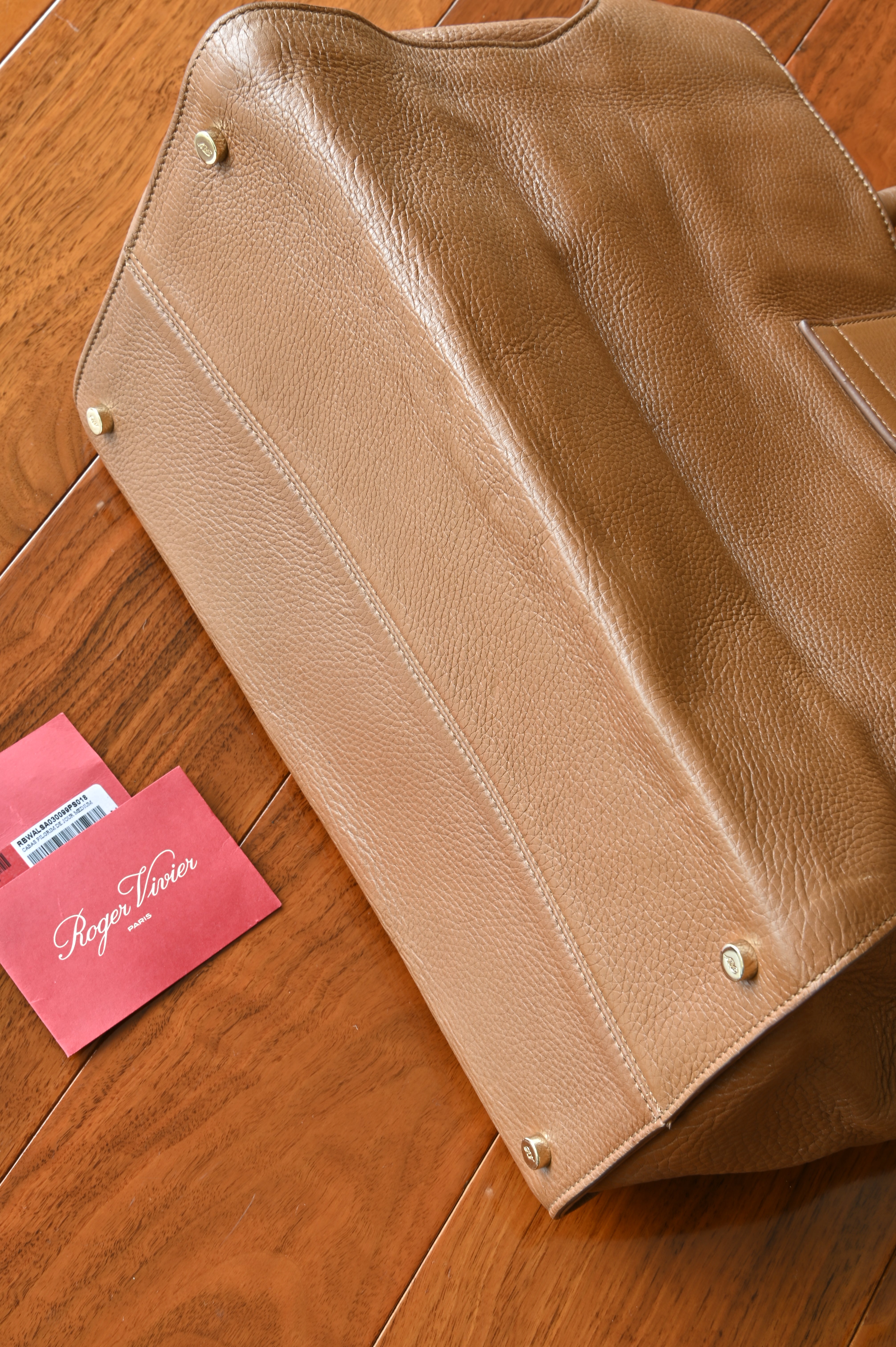 Roger Vivier Pilgrim De Jour Camel Tote Bag bottom two