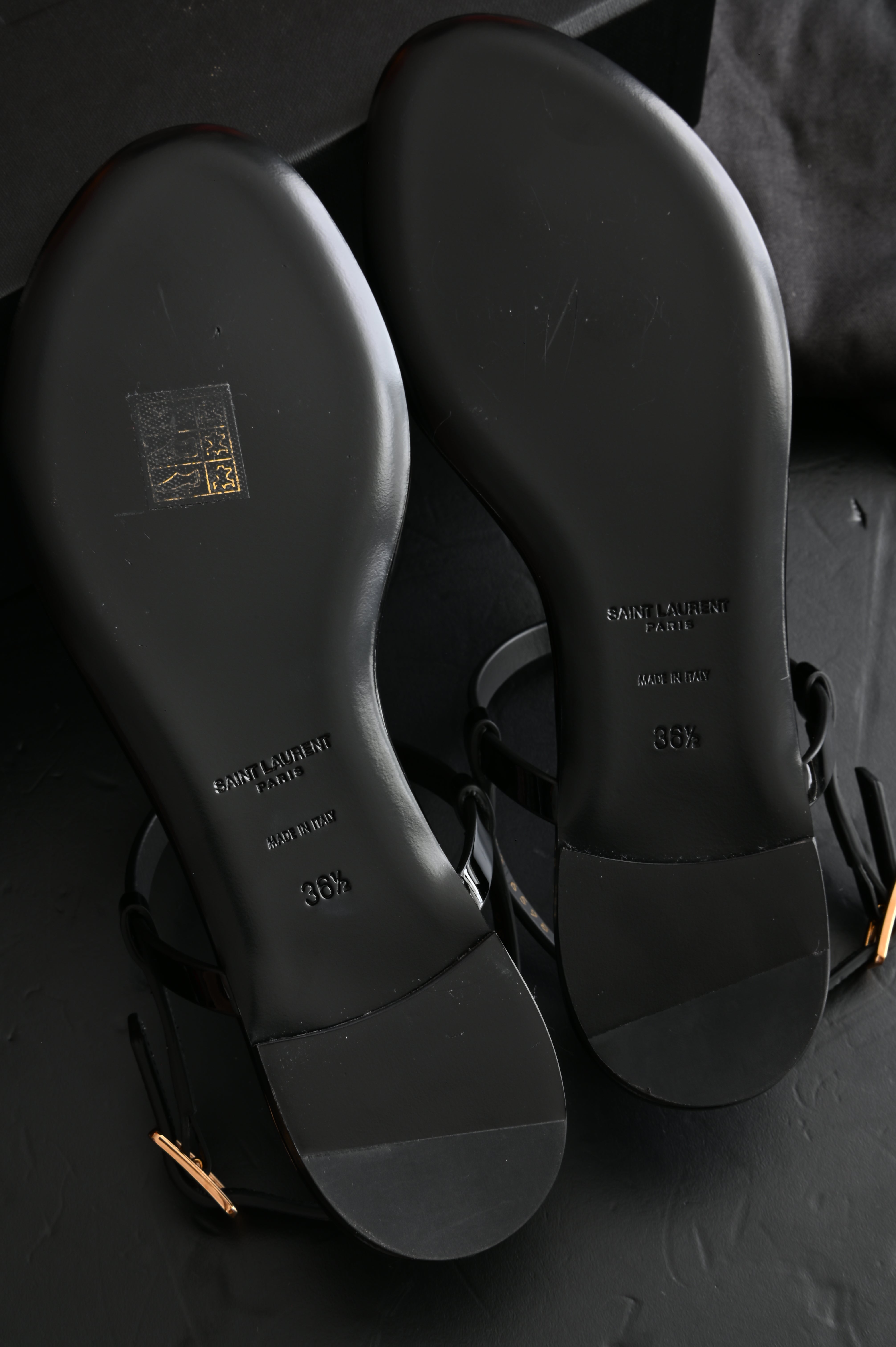 Saint Laurent Cassandra Thong sandals flats in patent and gold hardware