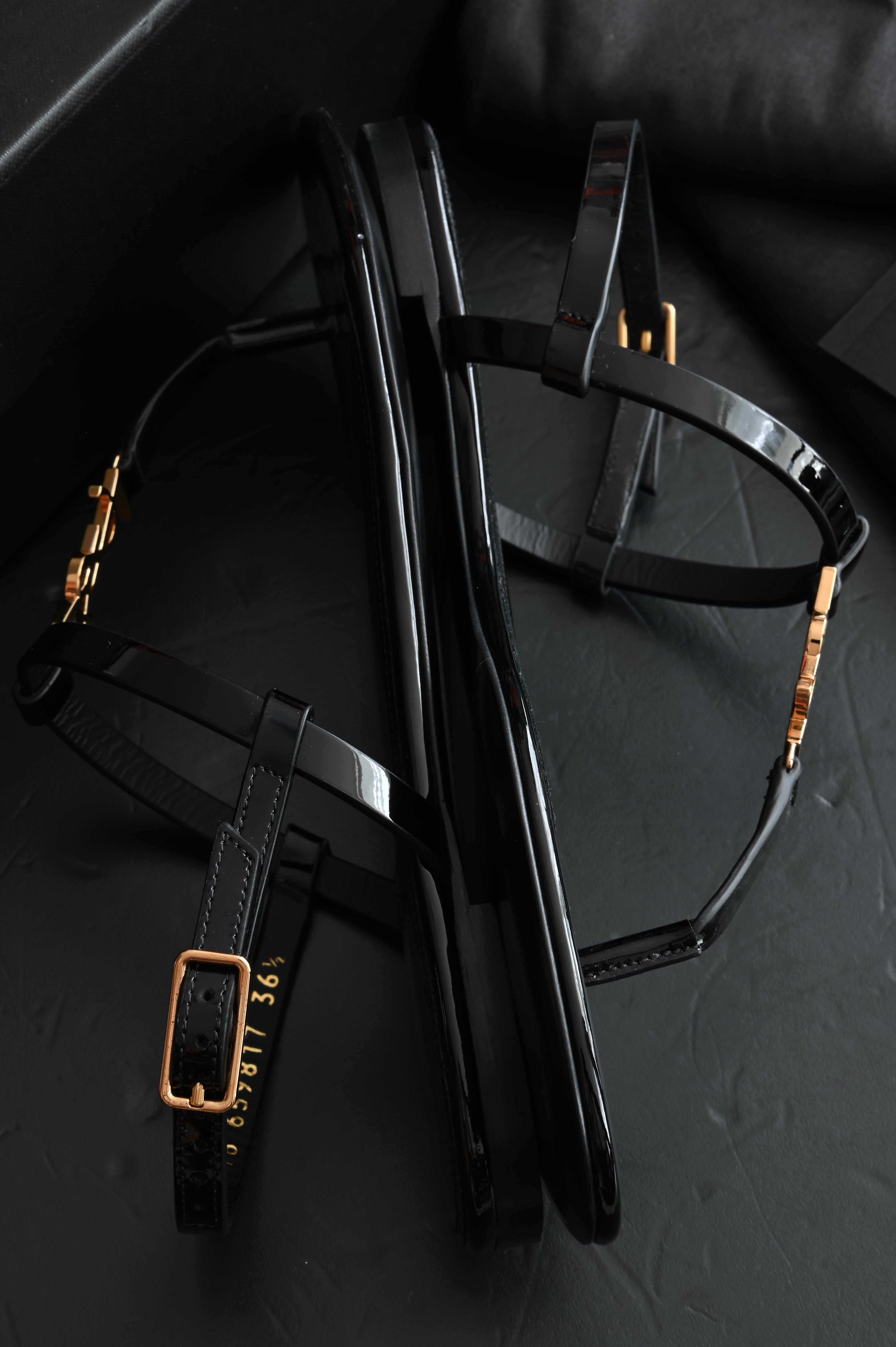 Saint Laurent Cassandra Thong sandals flats in patent and gold hardware