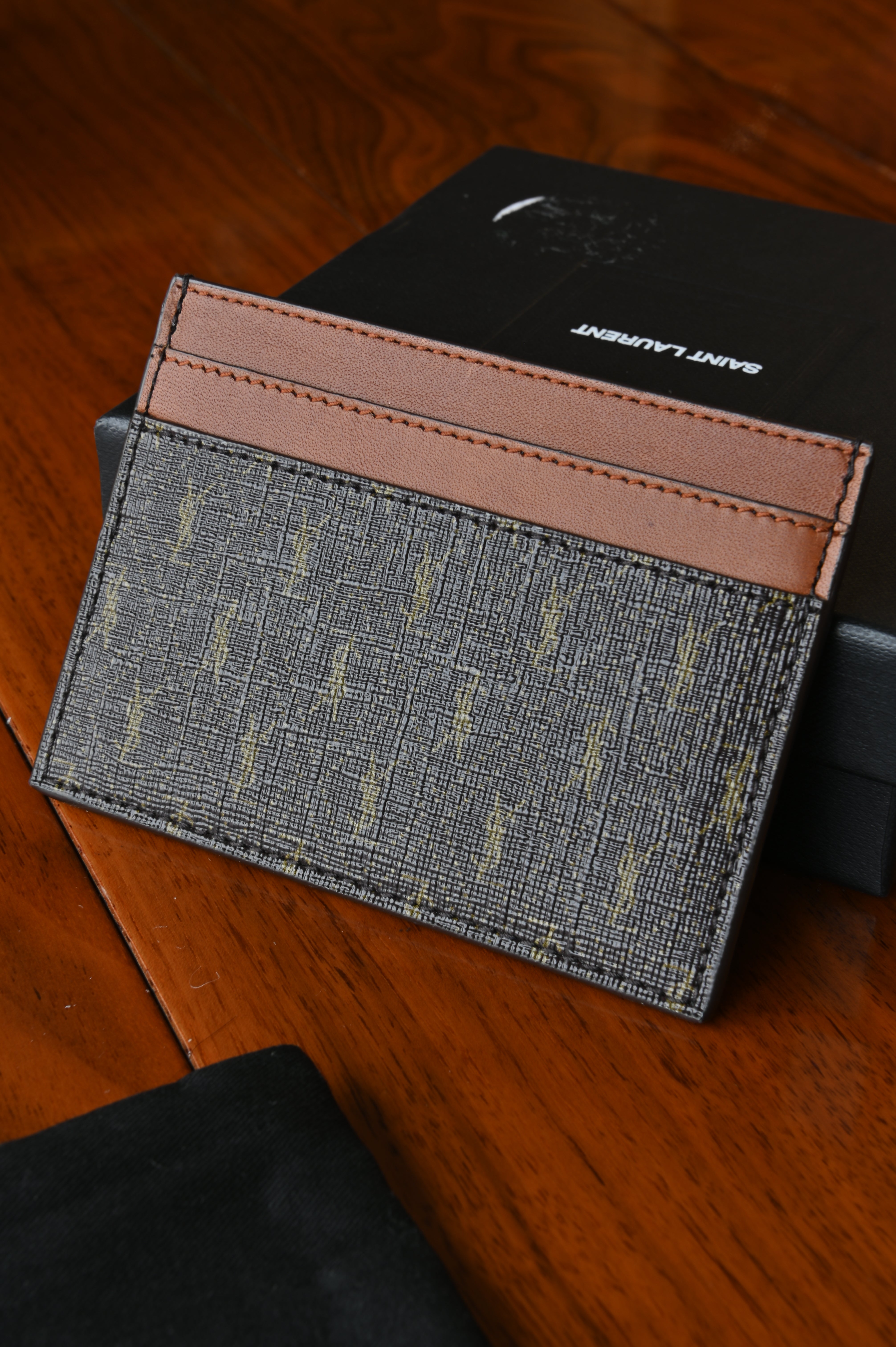 Saint Laurent Le Monogram Cardholder front