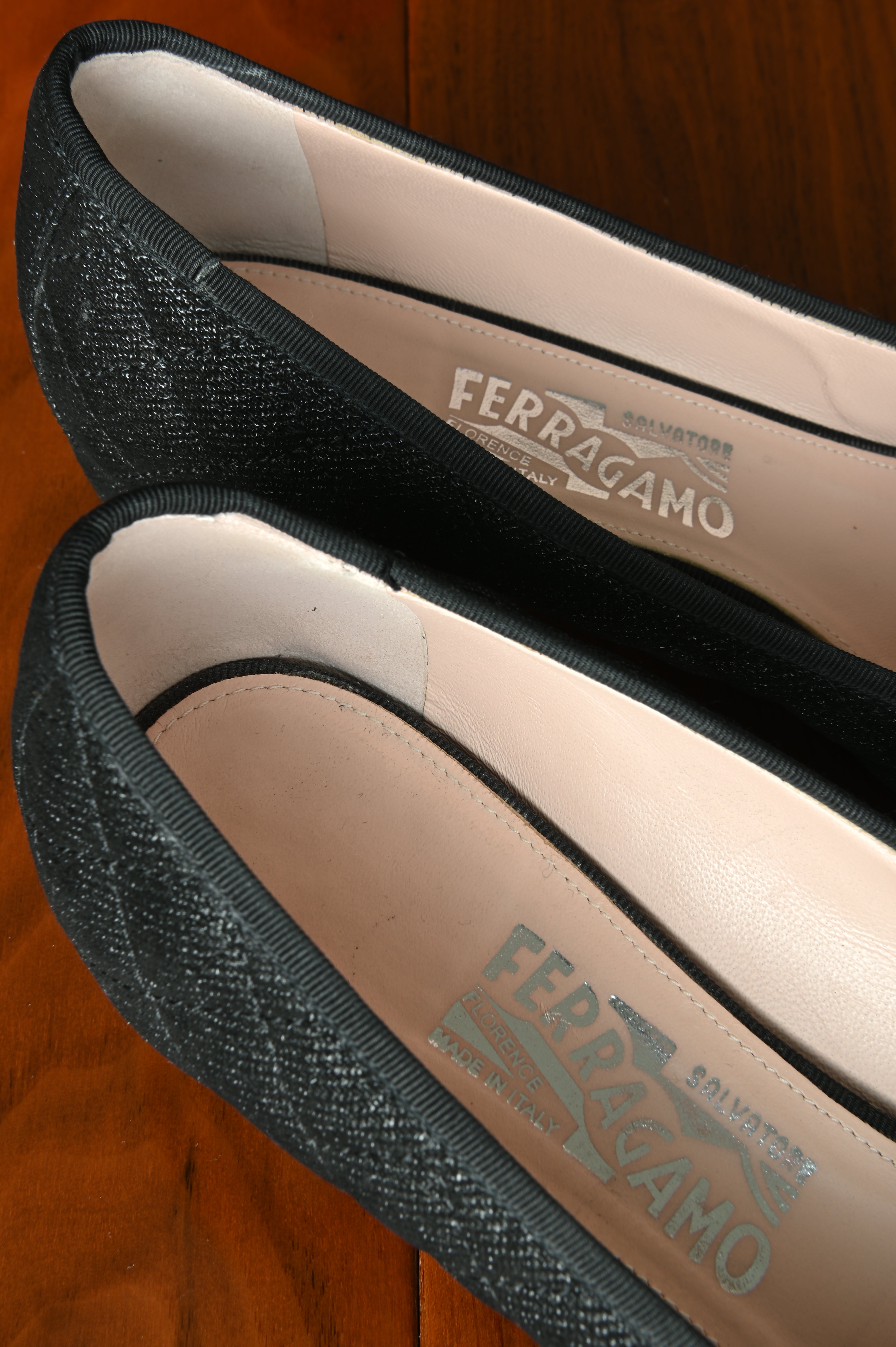 Salvatore Ferragamo Black Vara Pumps logo