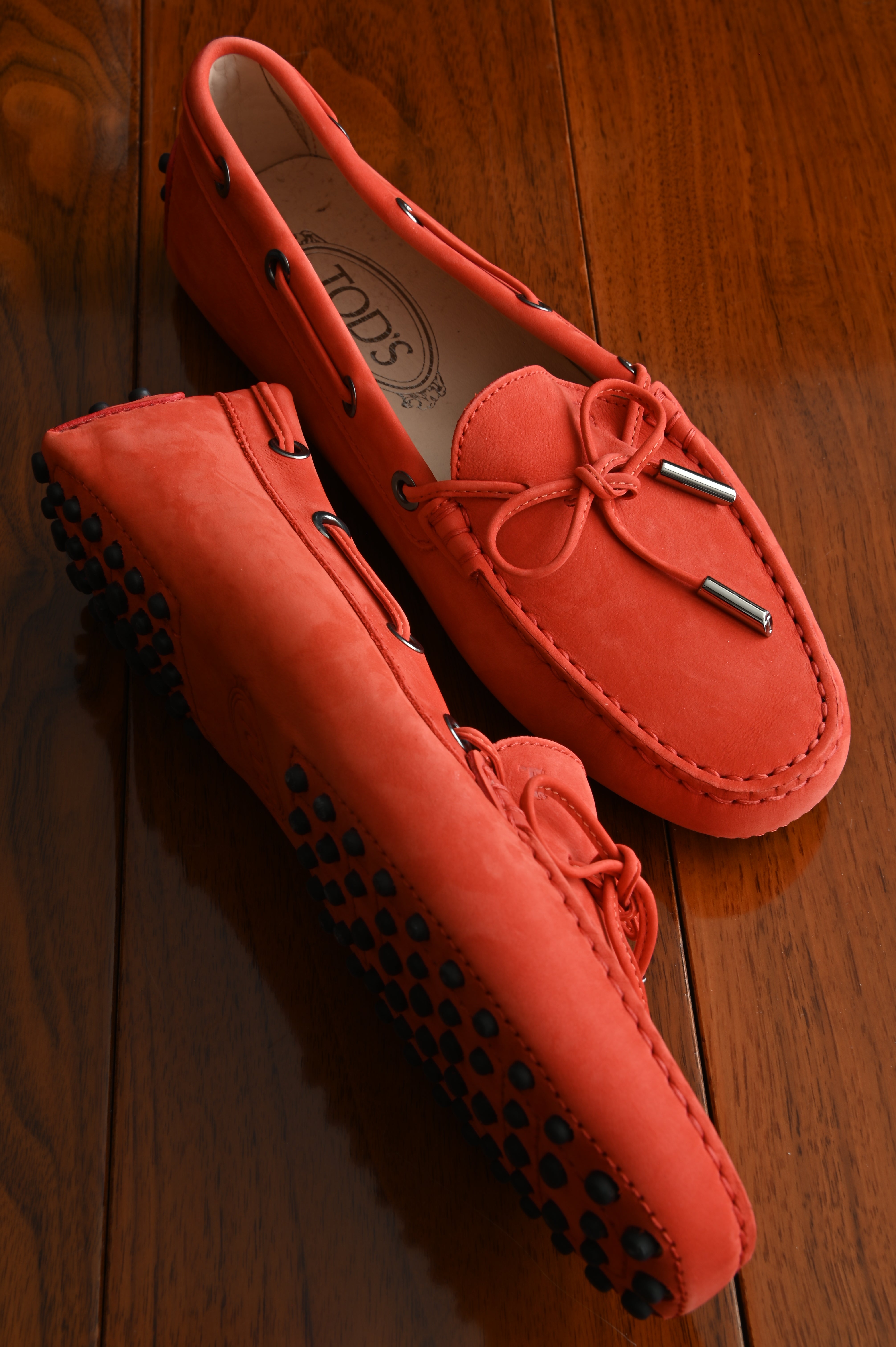 Tod's Gommino Driving Shoes loafers in Red Orange Suede