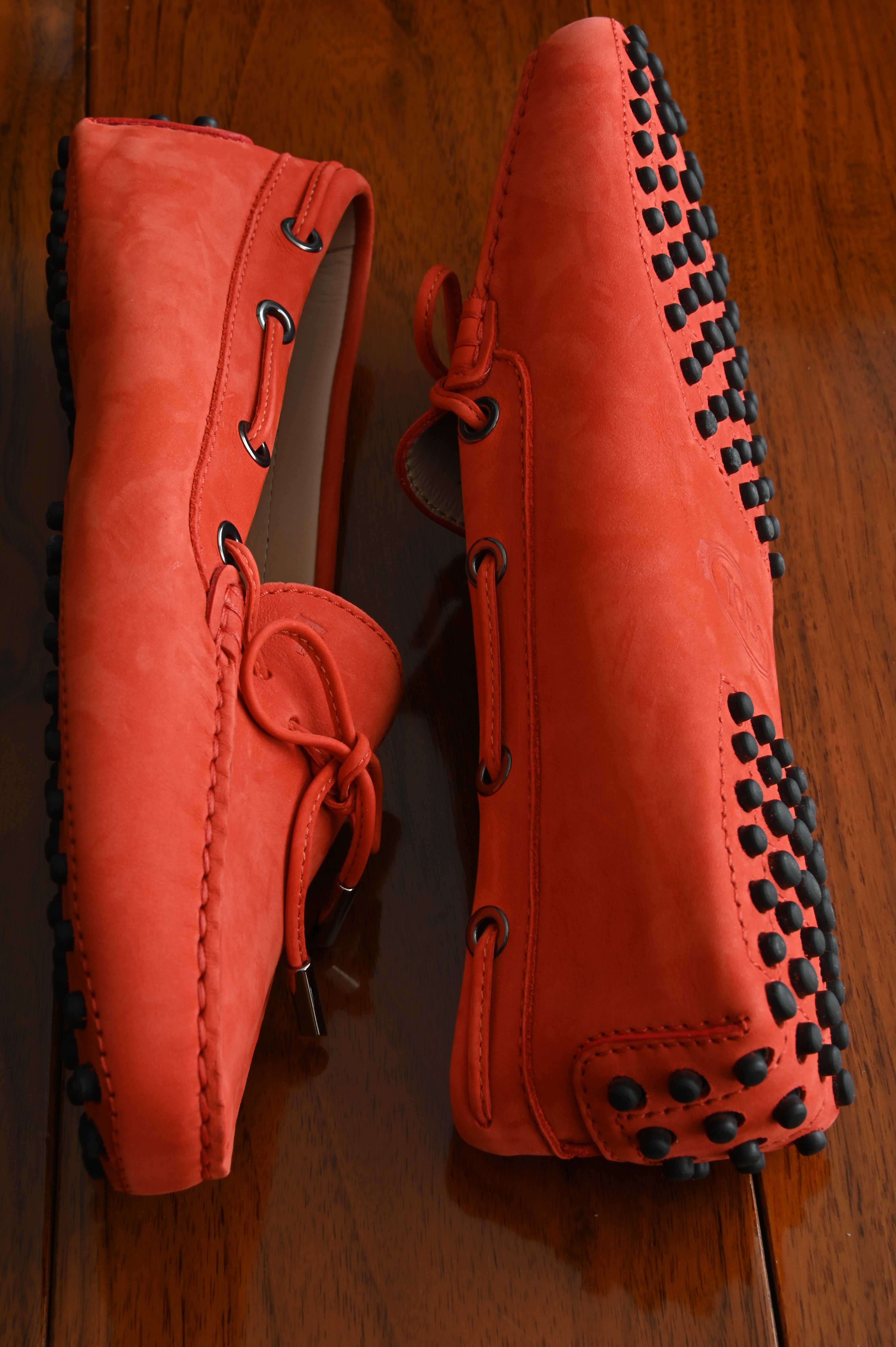 Tod's Gommino Driving Shoes loafers in Red Orange Suede