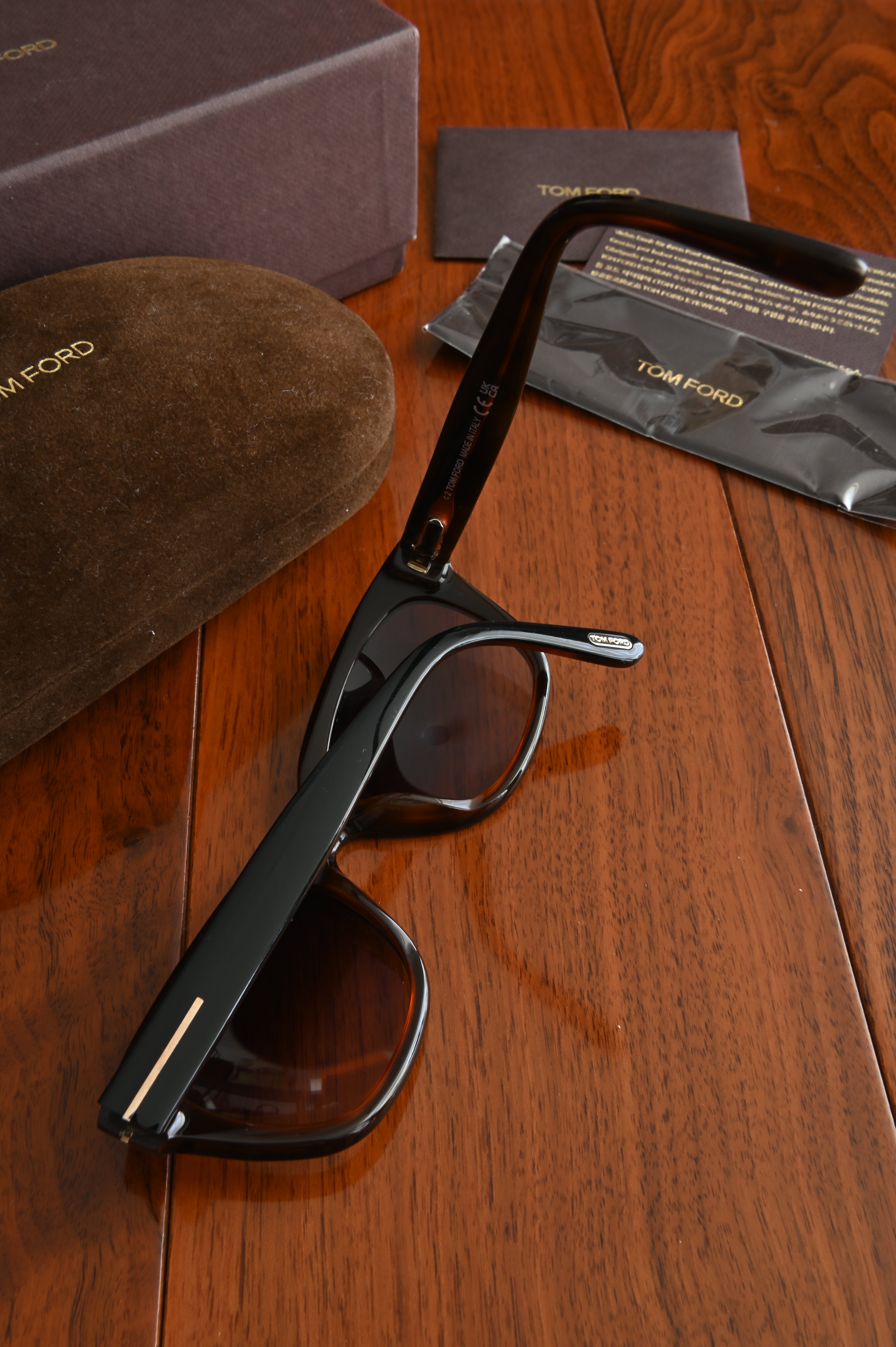 Tom Ford Snowdon FT0237 05B Sunglasses right arm