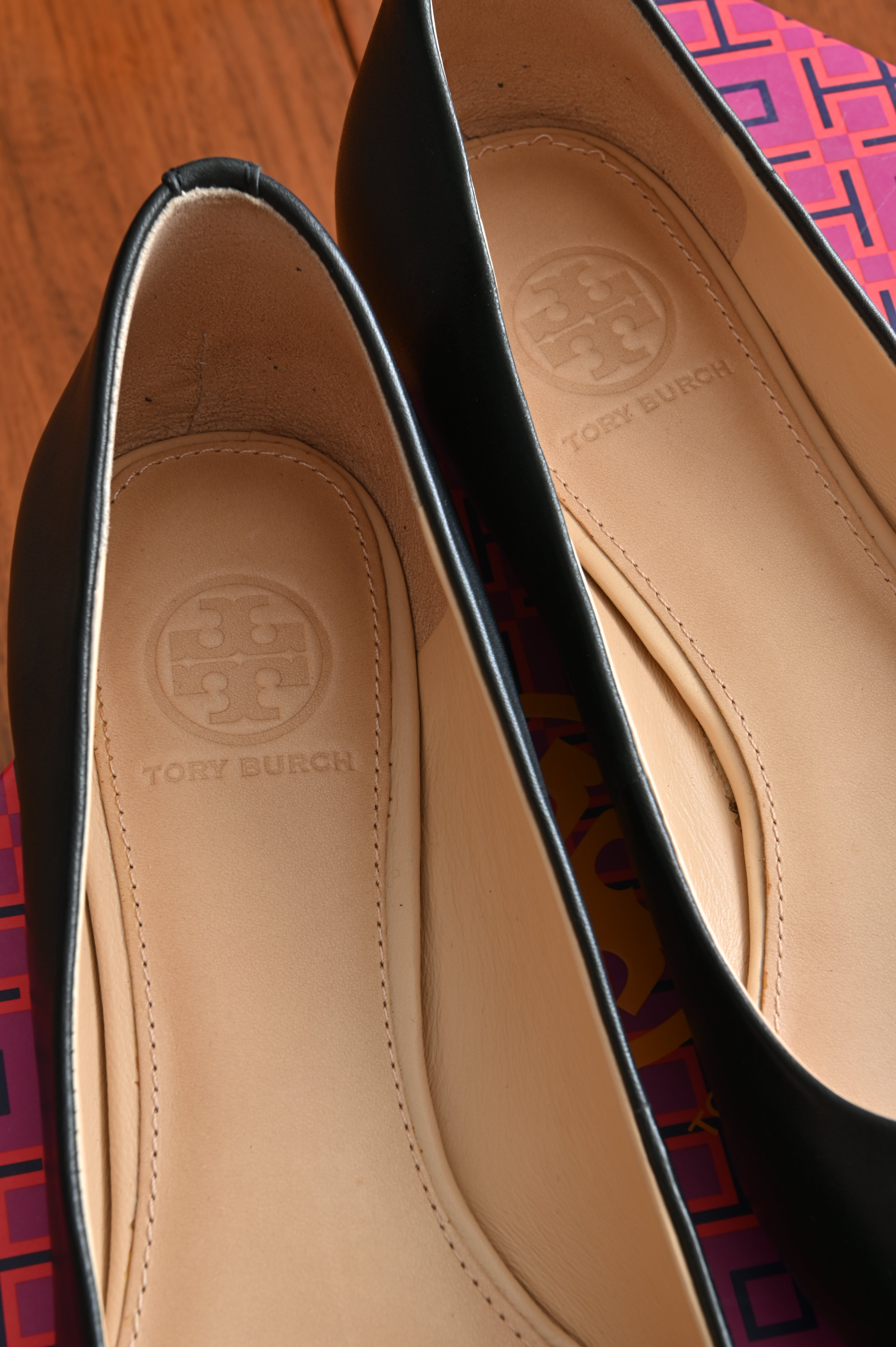 Tory Burch Black Ballet Flats logo two