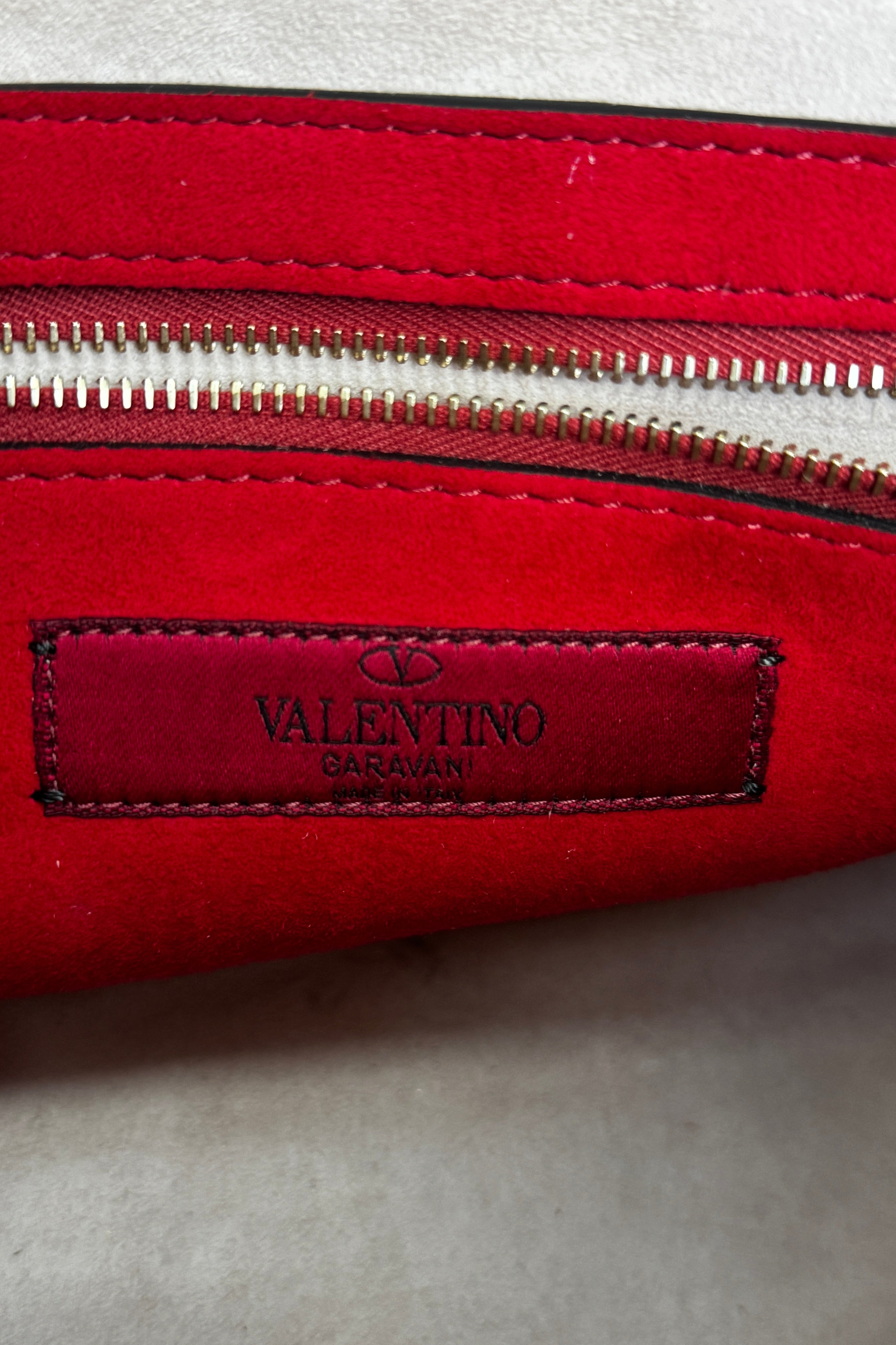 Valentino Garavani Pink Rockstud Bag logo