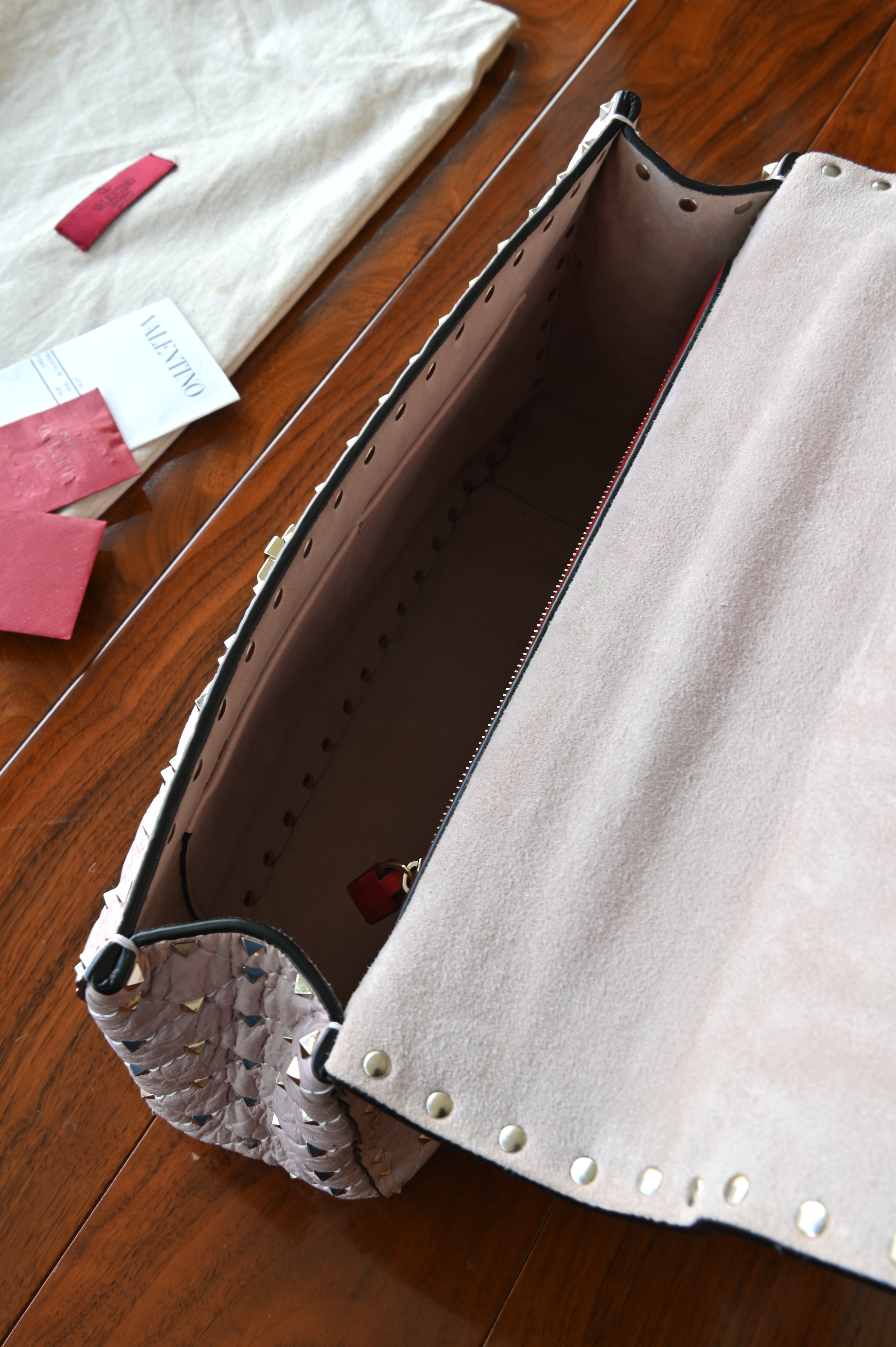 Preloved Valentino Garavani Pink Rockstud Shoulder Bag in blush pink leather featuring signature gold-tone Rockstud embellishments, structured silhouette, adjustable shoulder strap, and elegant luxury design