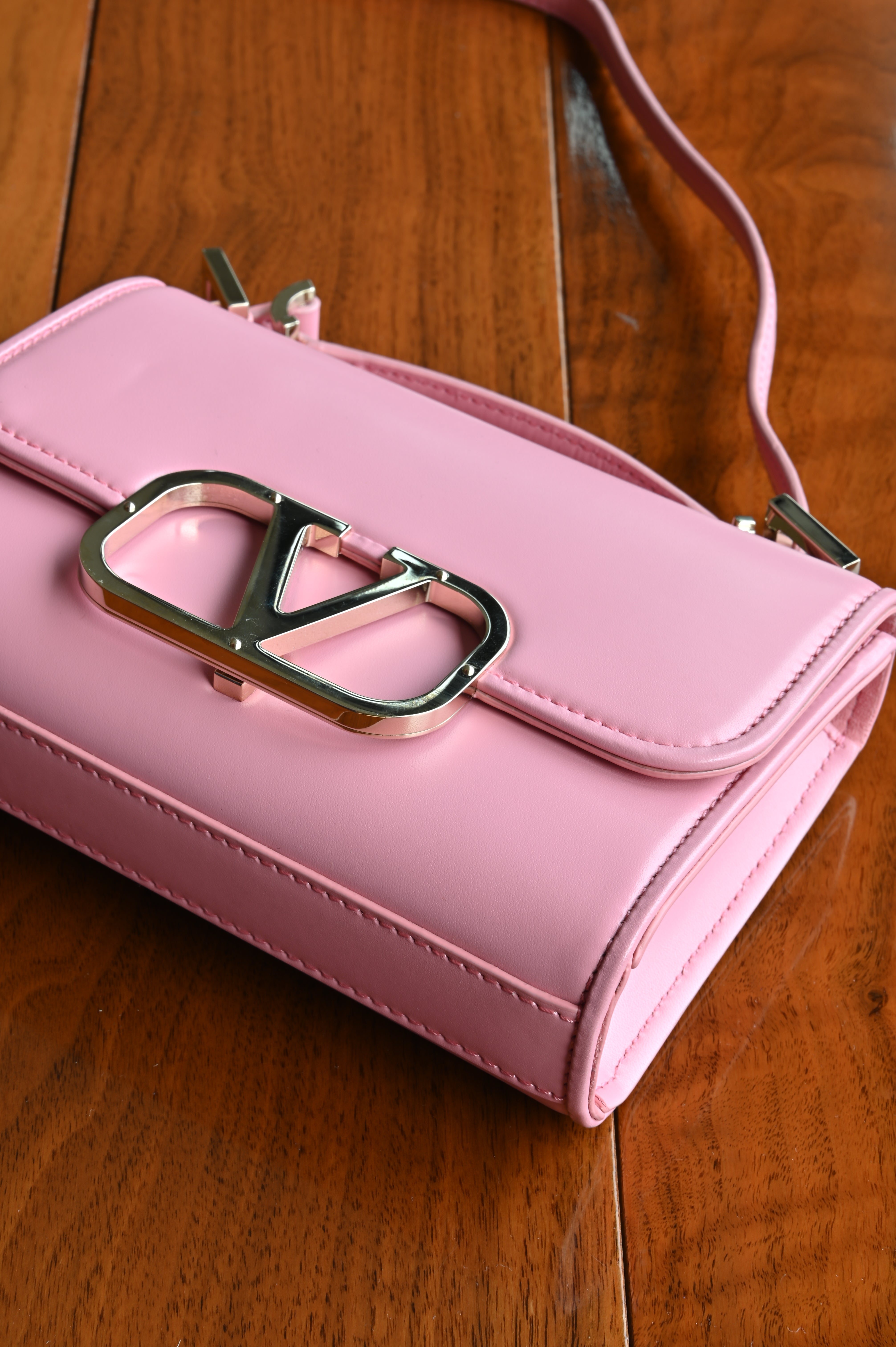 Valentino Garavani Pink VLogo Shoulder Bag corner two