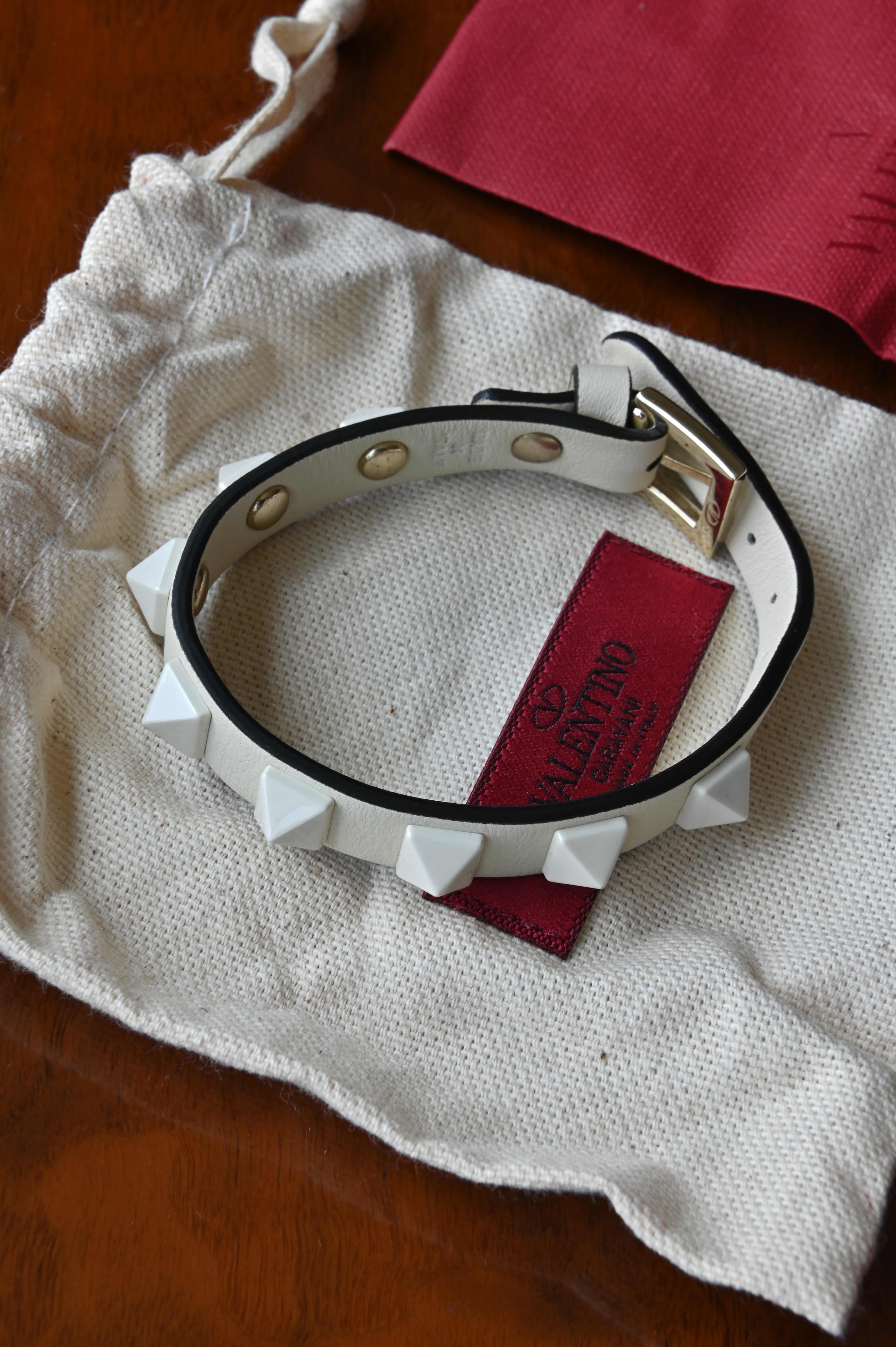 Valentino Garavani White Rockstud leather bracelet open angle