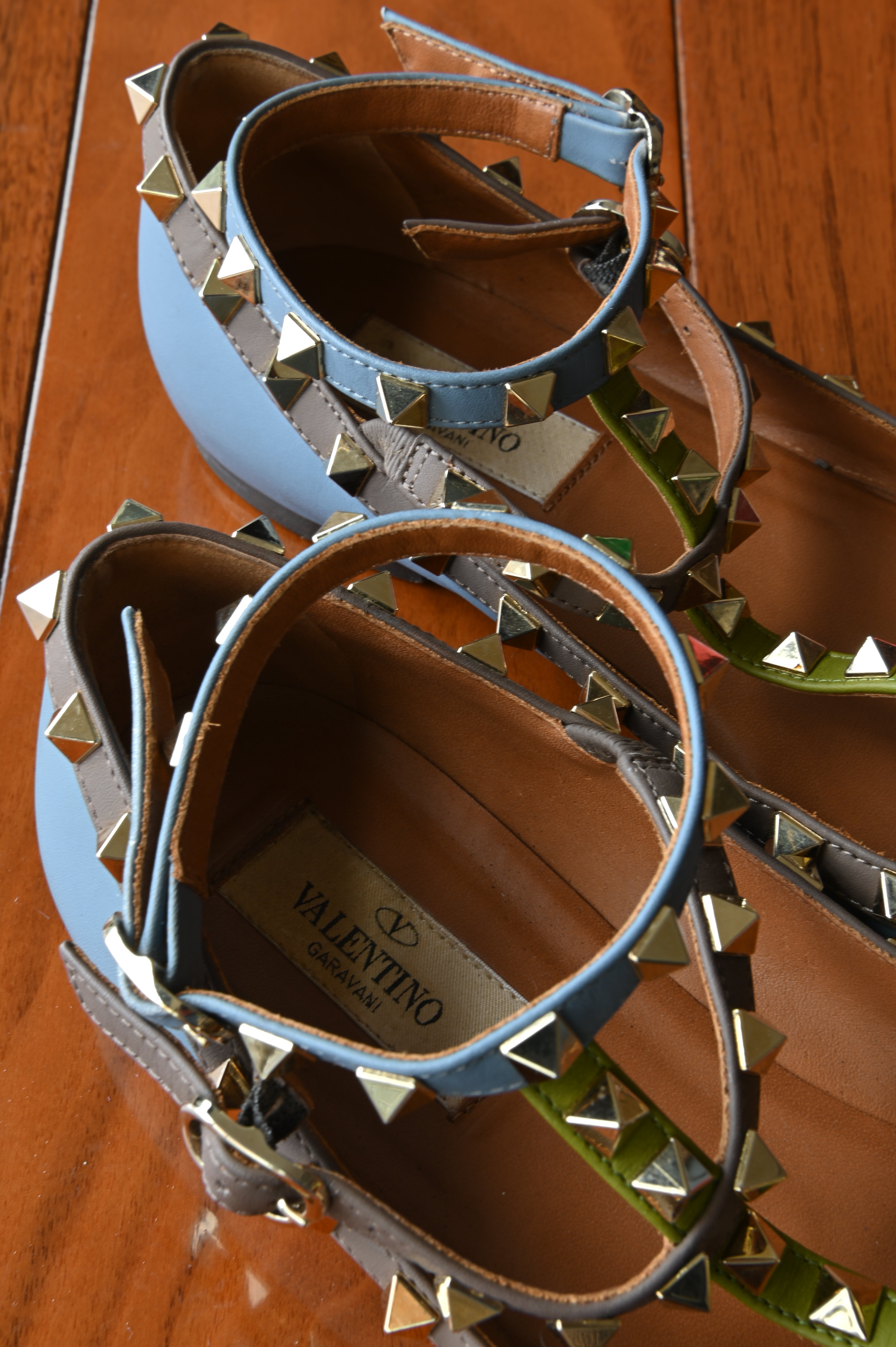 Valentino Rockstud Blue Cage Flats logo