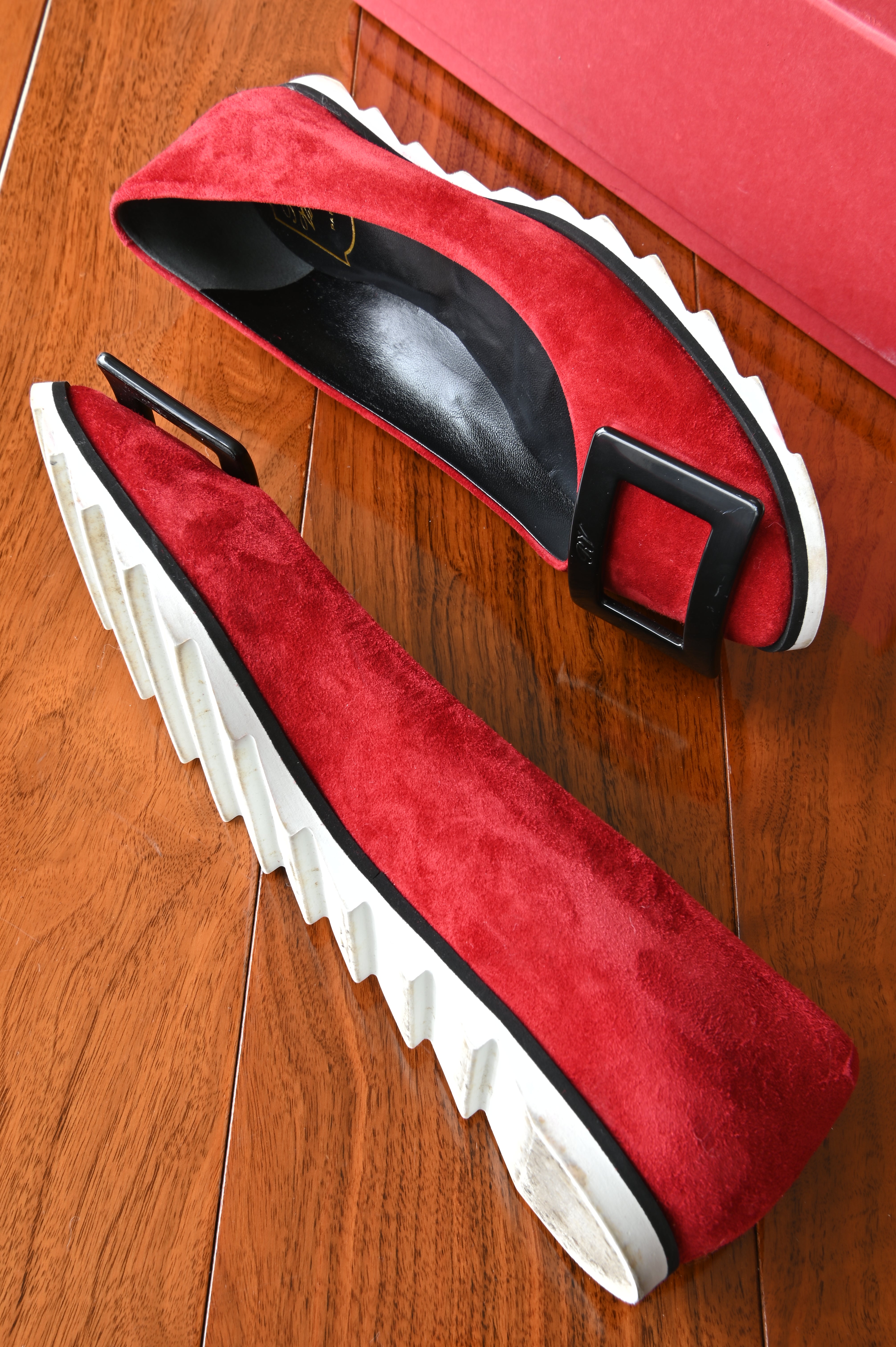 Top view of authentic Roger Vivier Gommettine ballet flats featuring the black leather lining and iconic oversized buckle.