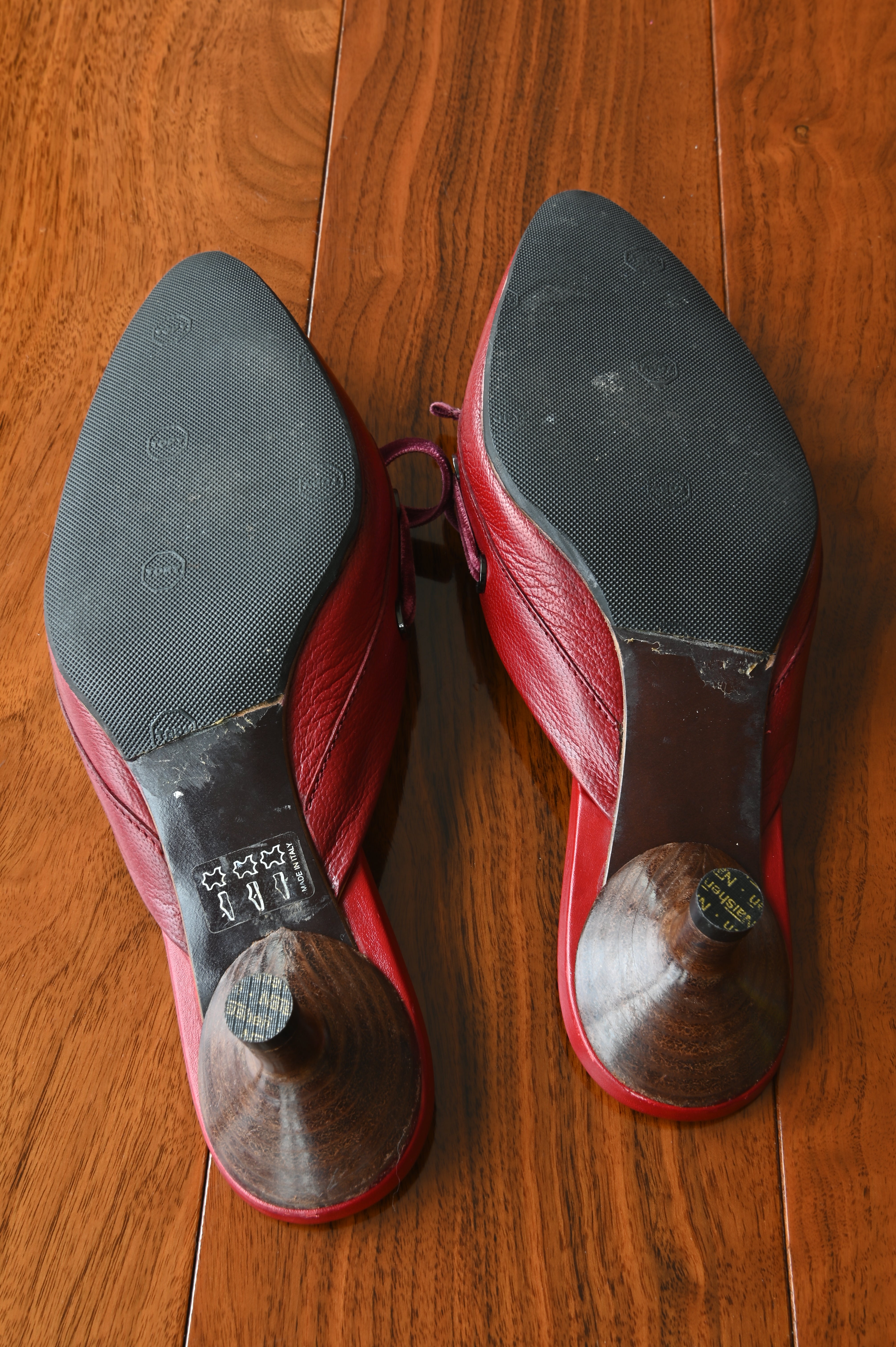 Bottom view of authentic Tod’s leather kitten heel mules showing light wear to the outsoles from previous use.