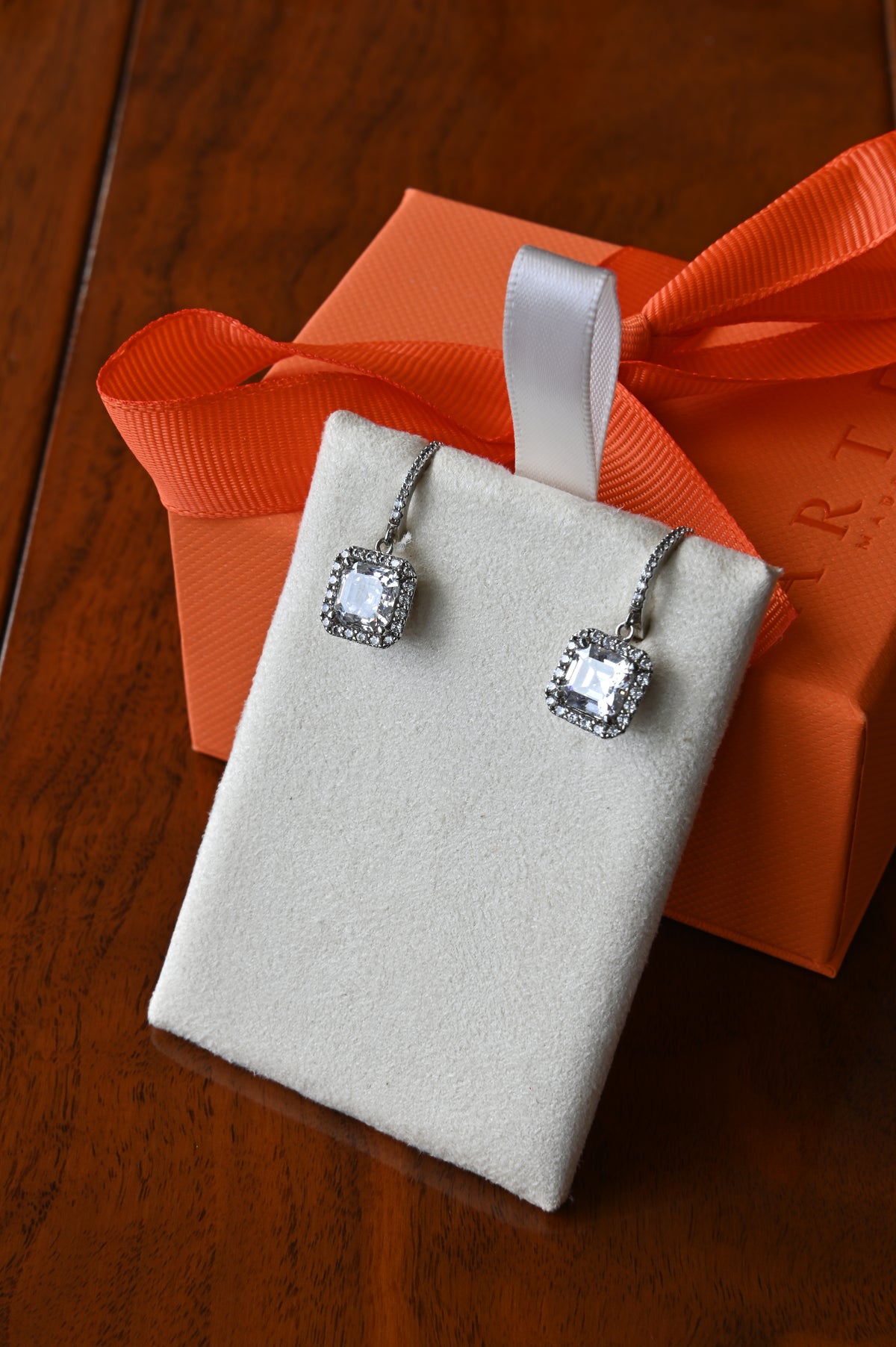Arte Madrid Square Crystal Earrings