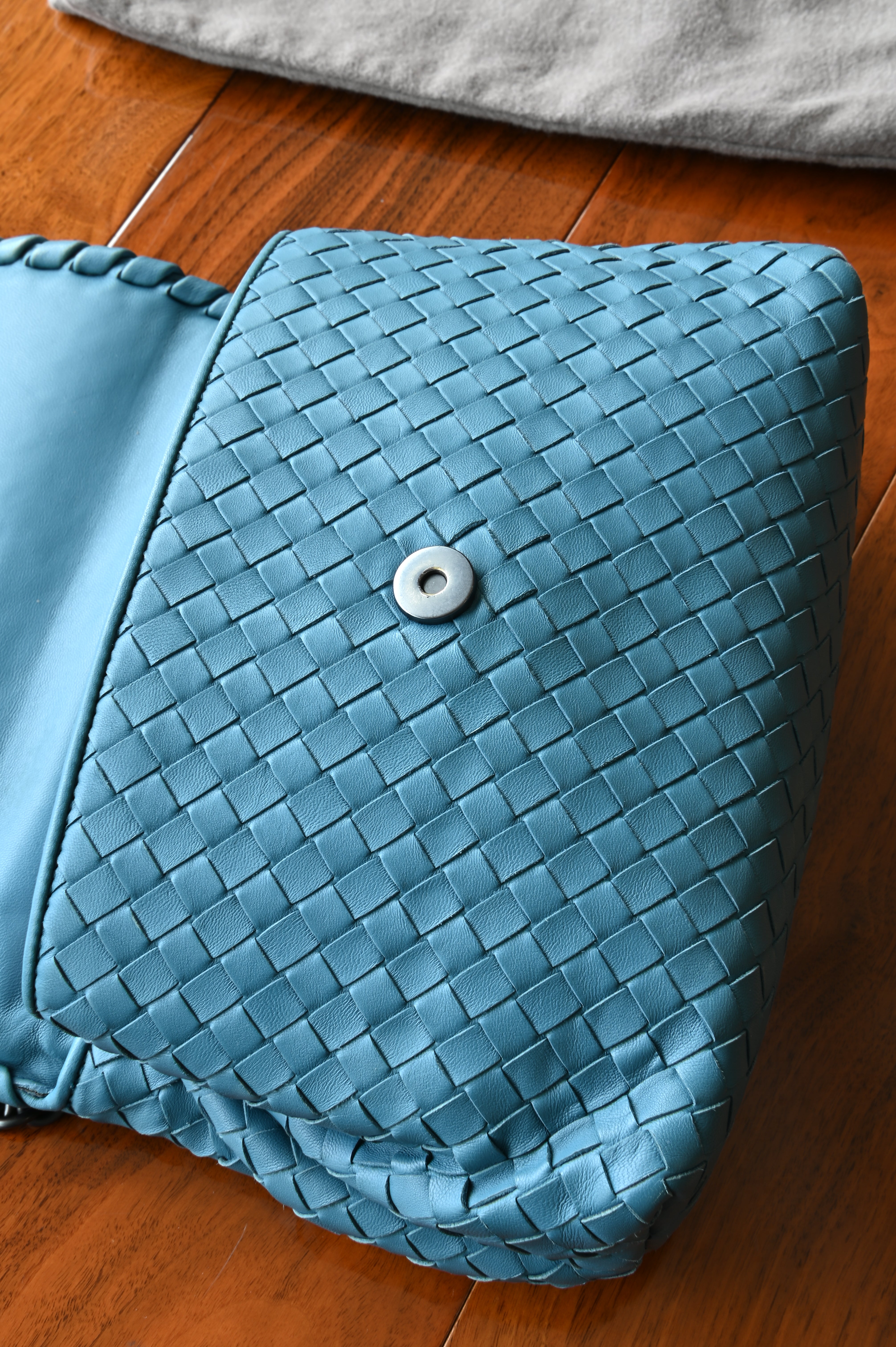 Bottega Veneta Blue Intrecciato Bag body