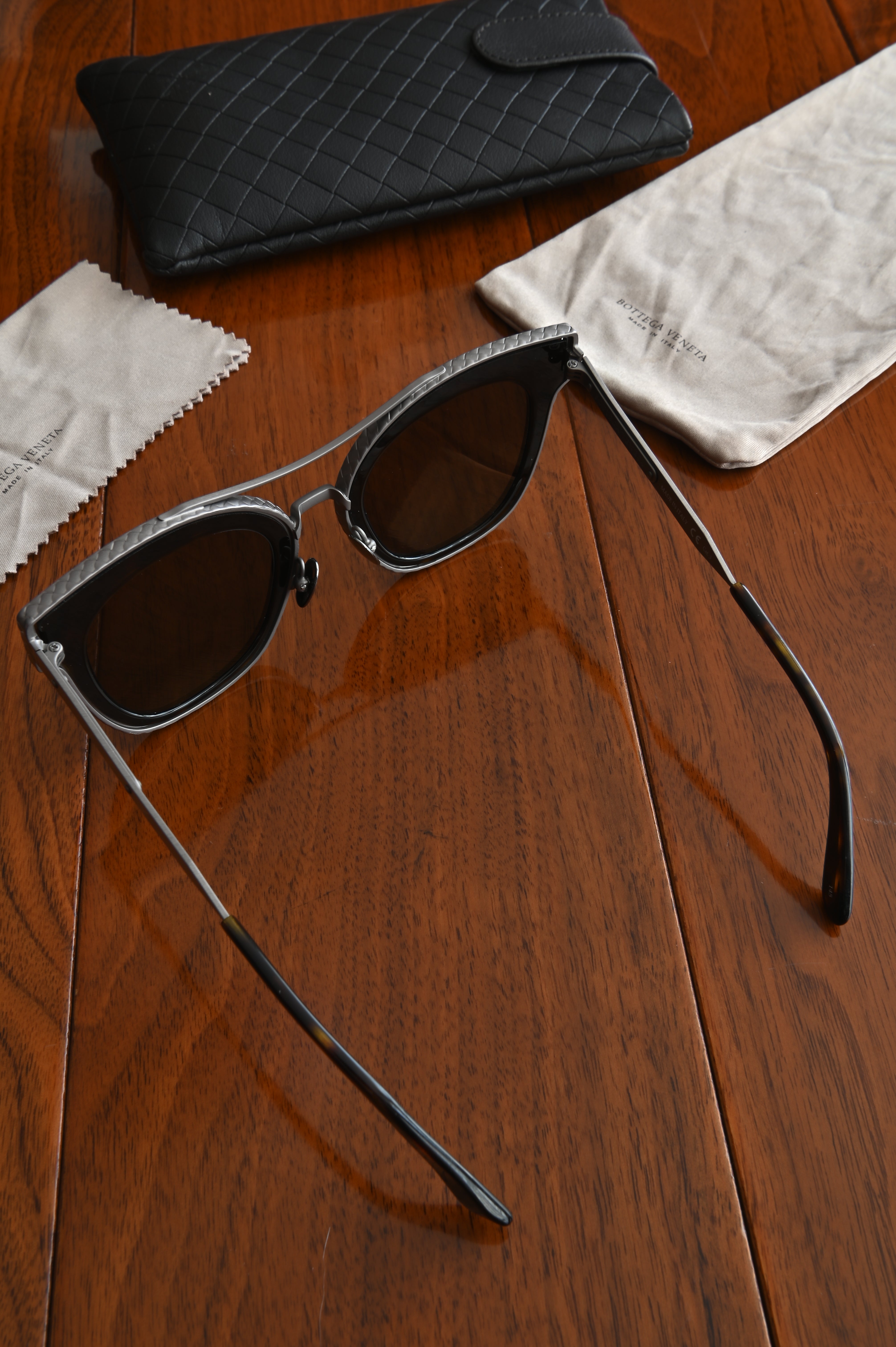 Bottega Veneta Metallic frame Sunglasses top