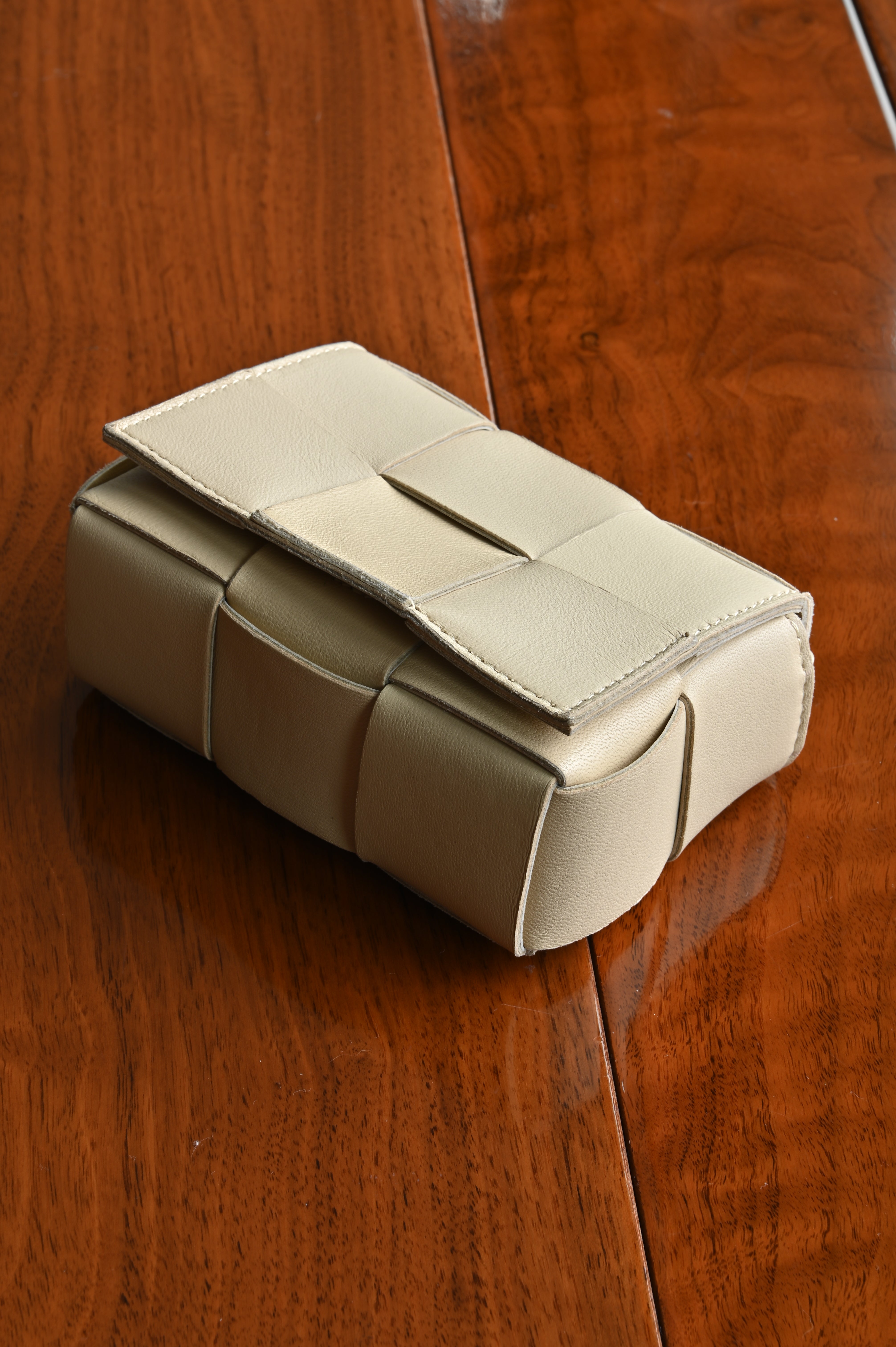 Bottega Veneta White Cassette Bag angle