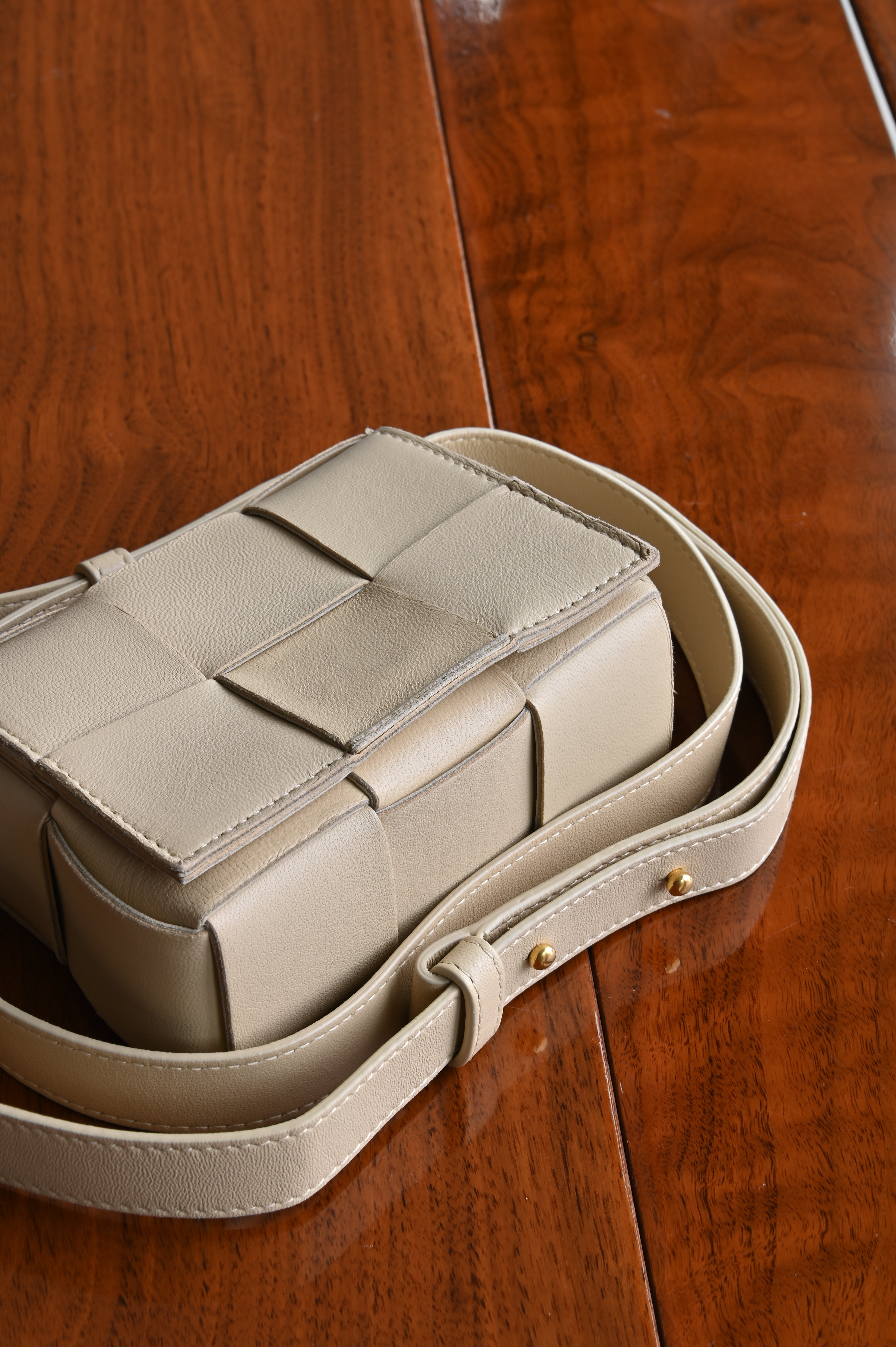 Bottega Veneta White Cassette Bag detail