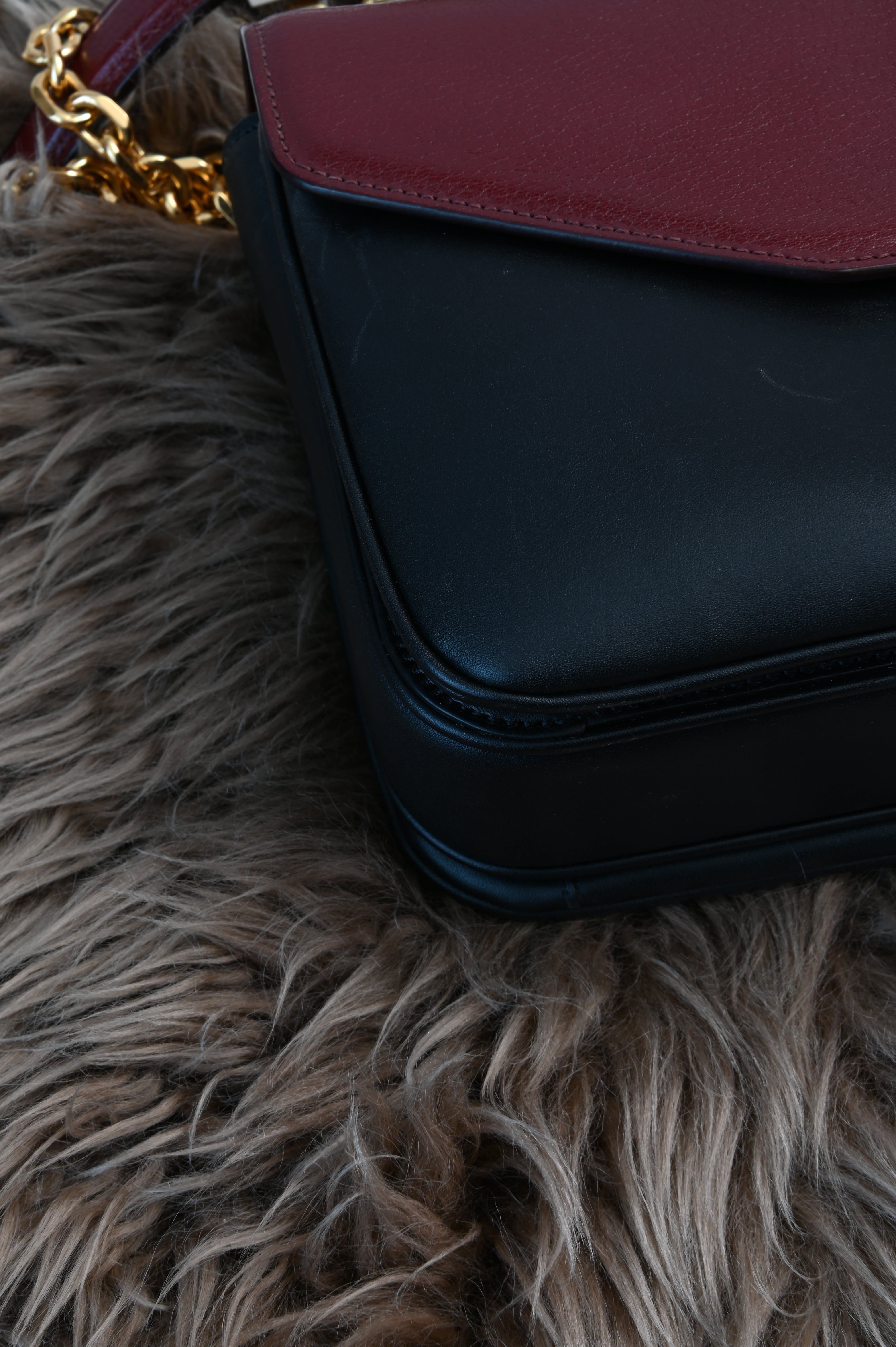 Celine Medium C two-tone shoulder bag corner 1