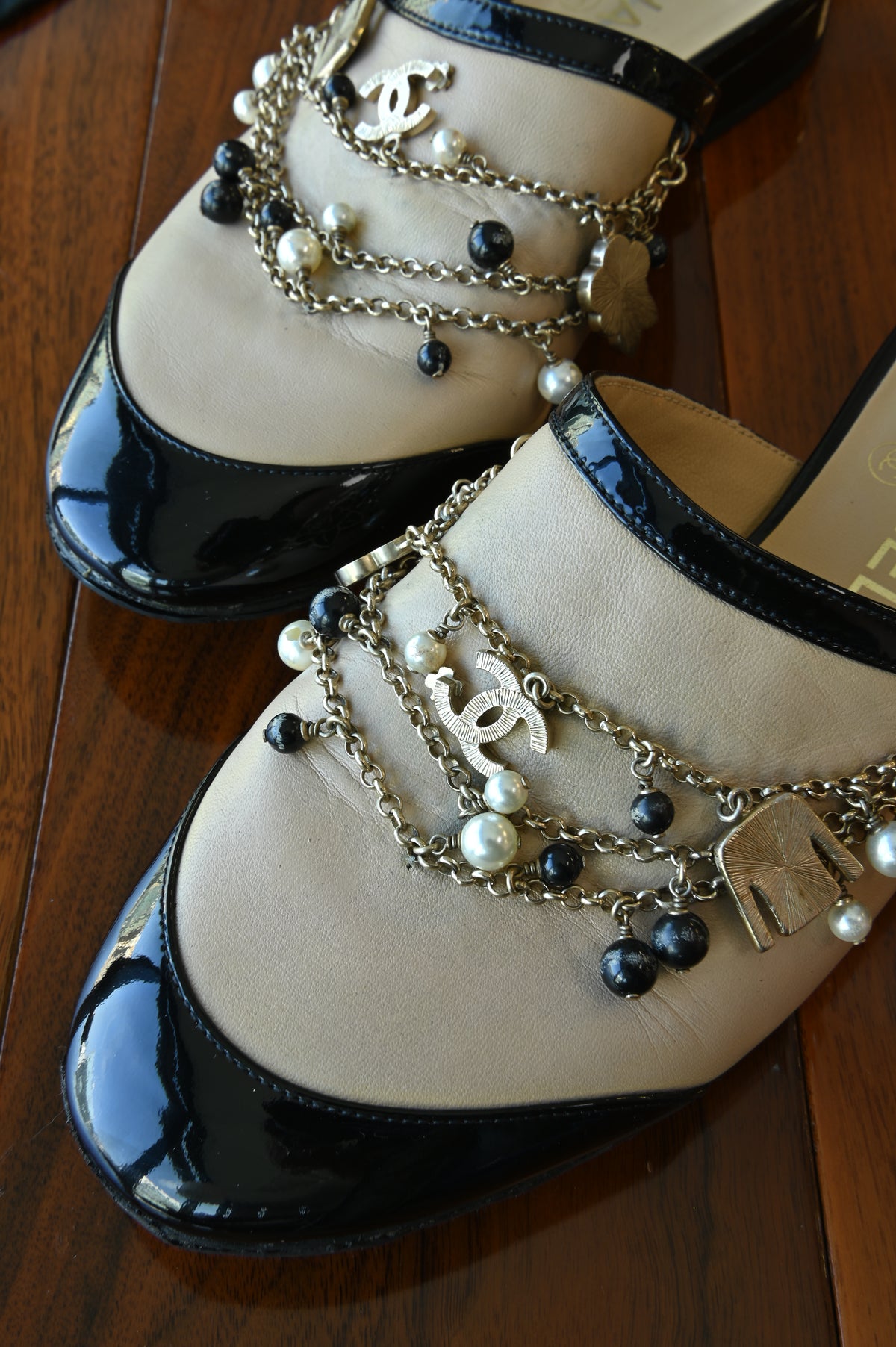 Chanel Beige Black Patent Pearl Chain Embellished Mules front