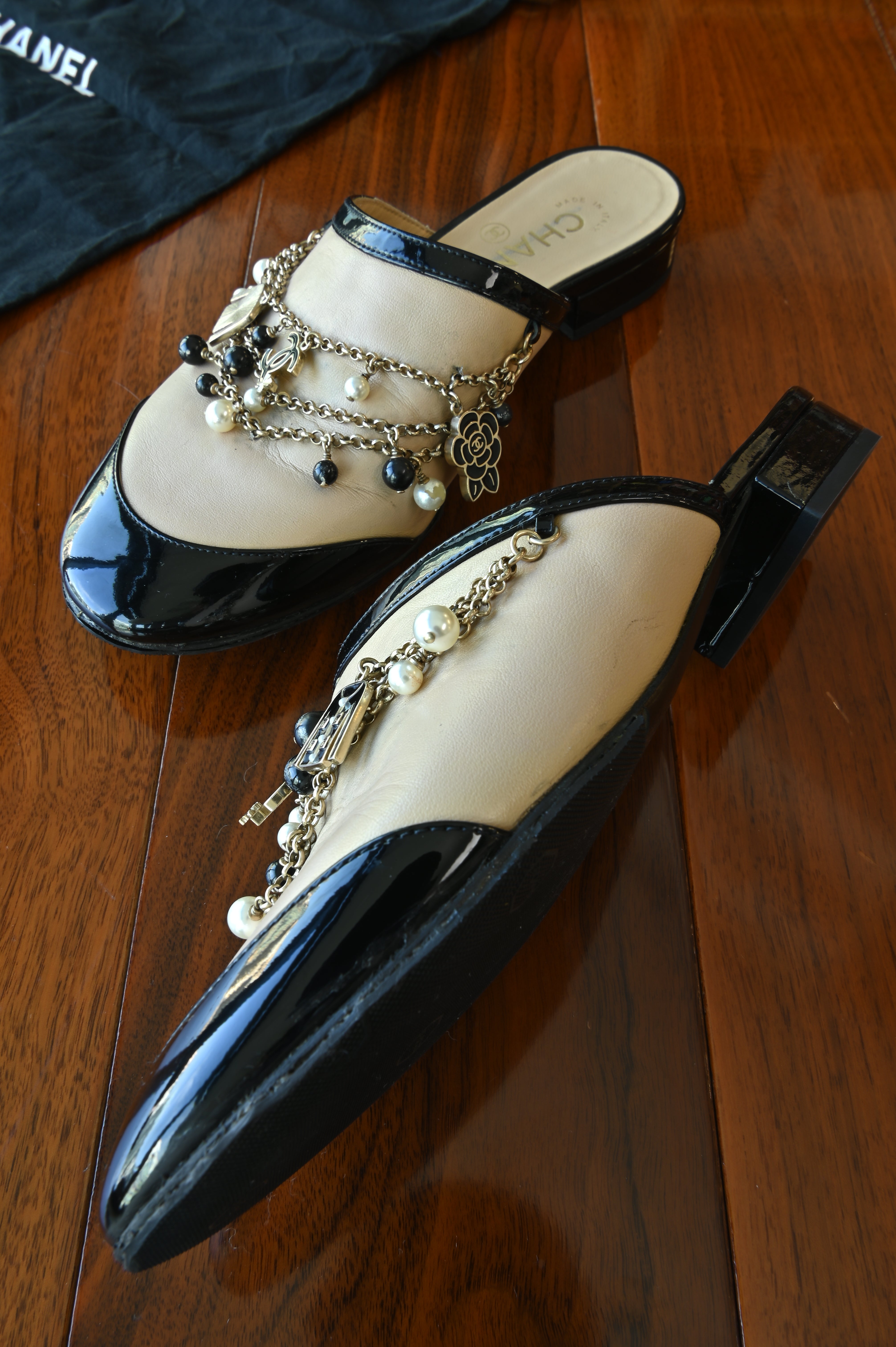 Chanel Beige Black Patent Pearl Chain Embellished Mules left