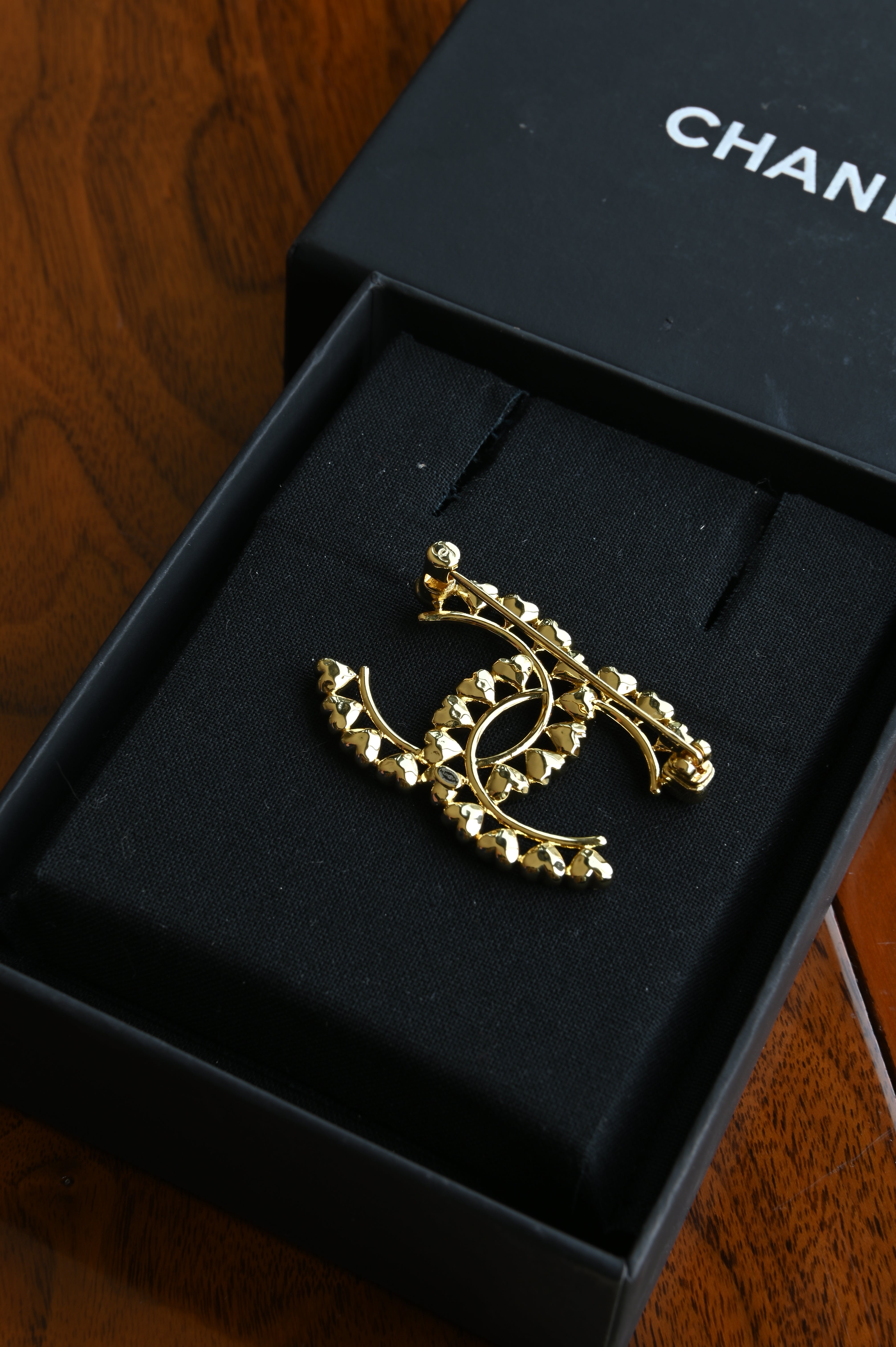 Chanel CC Gold-plated Heart Brooch back
