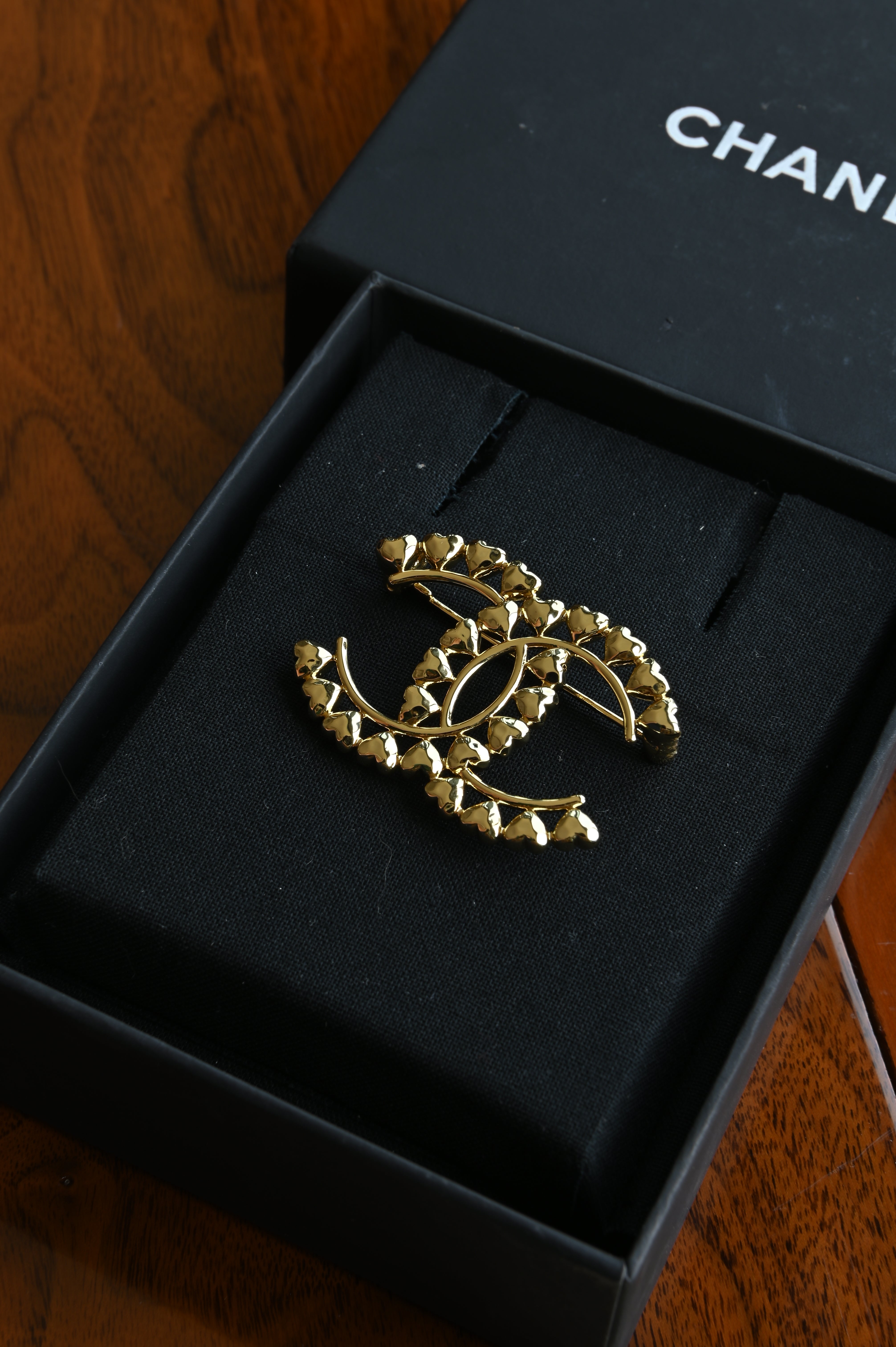 Chanel CC Gold-plated Heart Brooch front